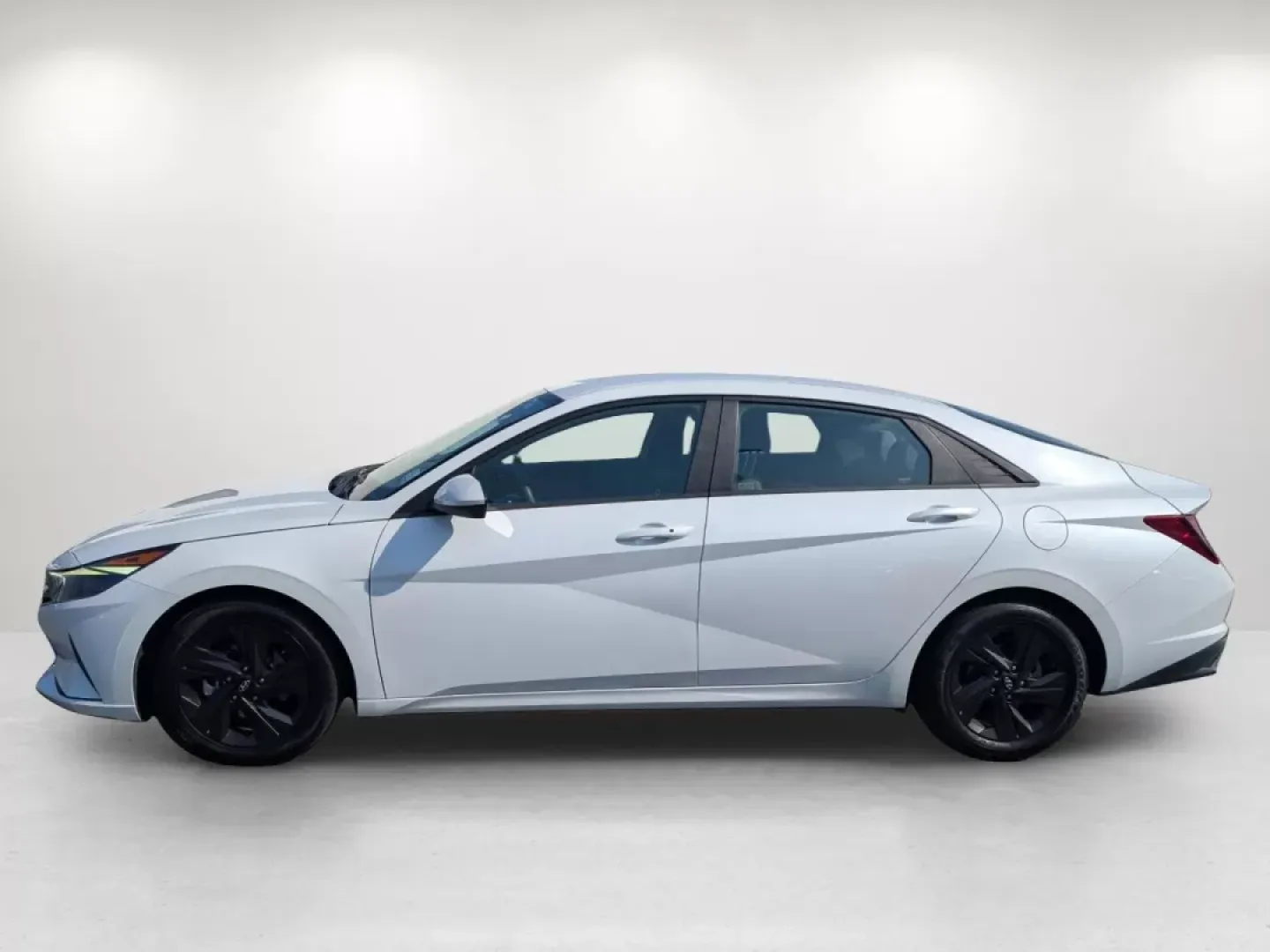 2021 /Medium Gray Hyundai Elantra SEL (5NPLM4AGXMH) with an Other engine, located at 3959 U.S. 80 W, Phenix City, AL, 36870, (334) 297-4885, 32.469296, -85.135185 - 2021 Hyundai Elantra SEL - Photo#7