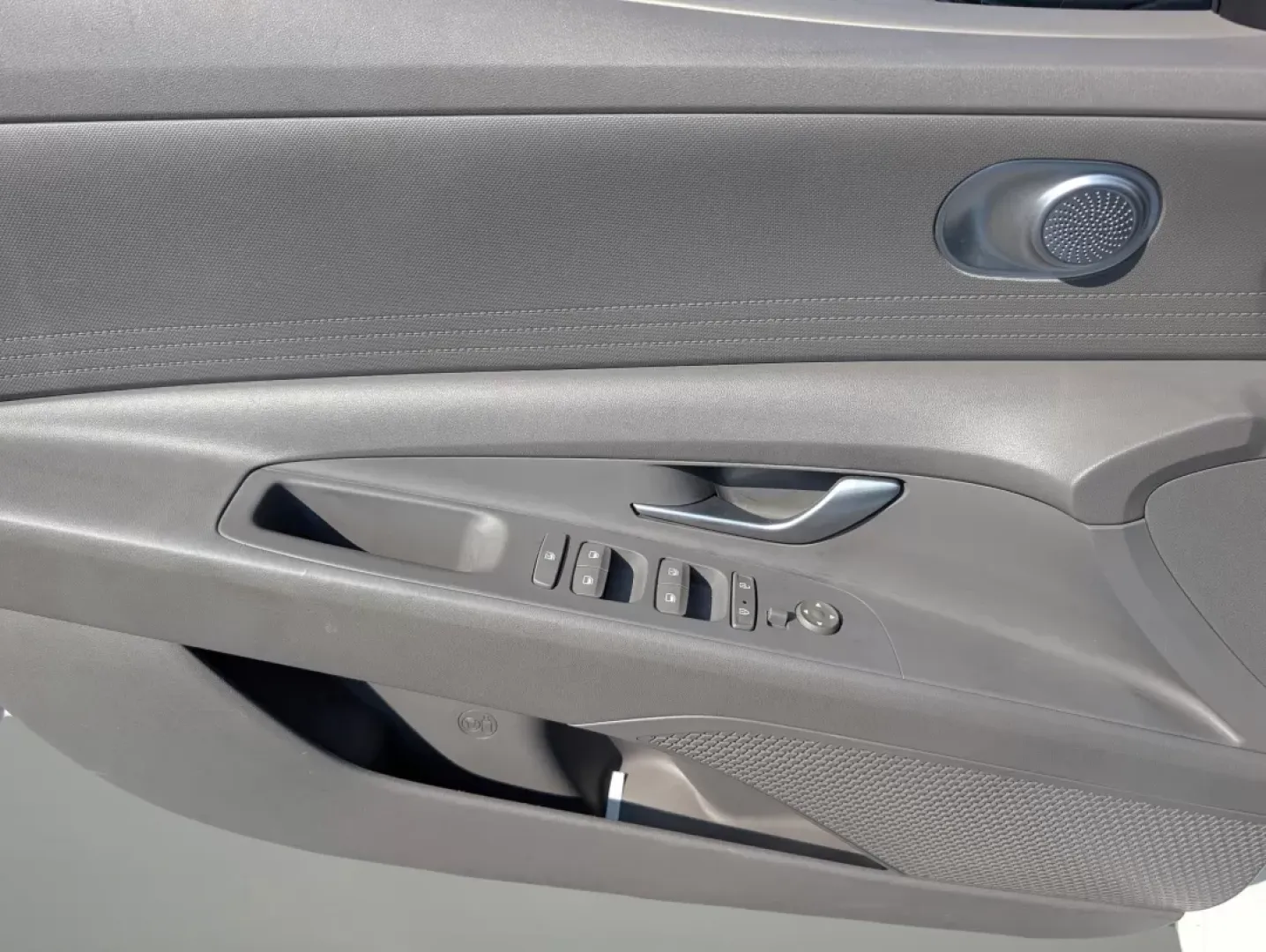 2021 /Medium Gray Hyundai Elantra SEL (5NPLM4AGXMH) with an Other engine, located at 3959 U.S. 80 W, Phenix City, AL, 36870, (334) 297-4885, 32.469296, -85.135185 - 2021 Hyundai Elantra SEL - Photo#8