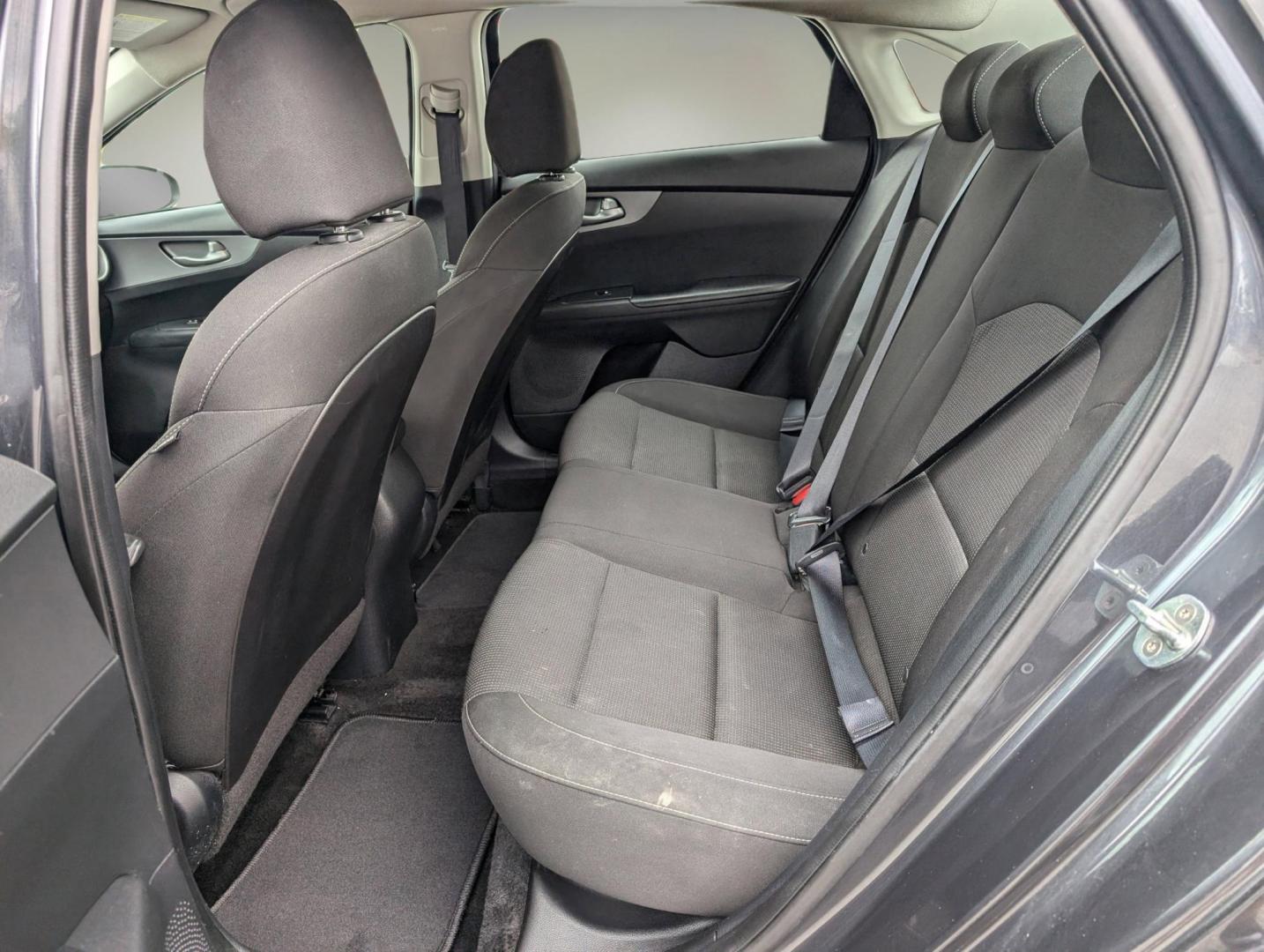 2021 /Black Kia Forte LXS (3KPF24AD1ME) with an Regular Unleaded I-4 2.0 L/122 engine, 1-Speed CVT w/OD transmission, located at 5115 14th Ave., Columbus, GA, 31904, (706) 323-0345, 32.511494, -84.971046 - 2021 Kia Forte LXS - Photo#10