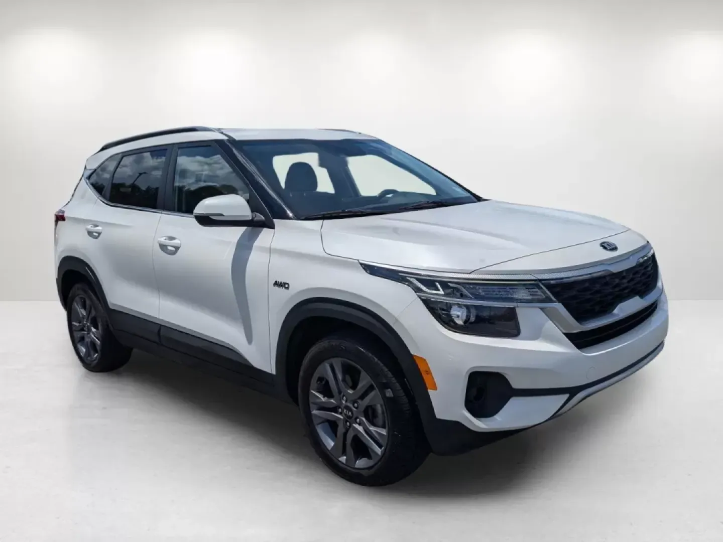 2021 /Black Kia Seltos S (KNDEUCAA3M7) with an Other engine, located at 521 Old Farm Lane Rd, Prattville, AL, 36066, (334) 325-1505, 32.482460, -86.416367 - **Discover Your Next Adventure with the 2021 Kia Seltos AWD at Gils Auto!**<br /> <br /> Are you ready to elevate your lifestyle with a vehicle that seamlessly blends style, comfort, and functionality? The 2021 Kia Seltos AWD is perfect for those seeking an adventurous spirit while maintaining the p - Photo#2