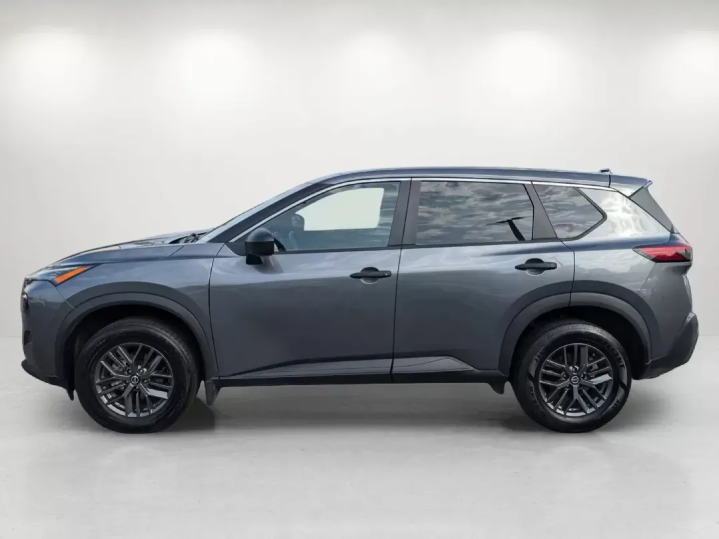 2021 /Charcoal Nissan Rogue S (5N1AT3AAXMC) with an Regular Unleaded I-4 2.5 L/152 engine, 1-Speed CVT w/OD transmission, located at 7000 Northlake Connector, Columbus, GA, 31904, (706) 987-8085, 32.524975, -84.978134 - 2021 Nissan Rogue S - Photo#7