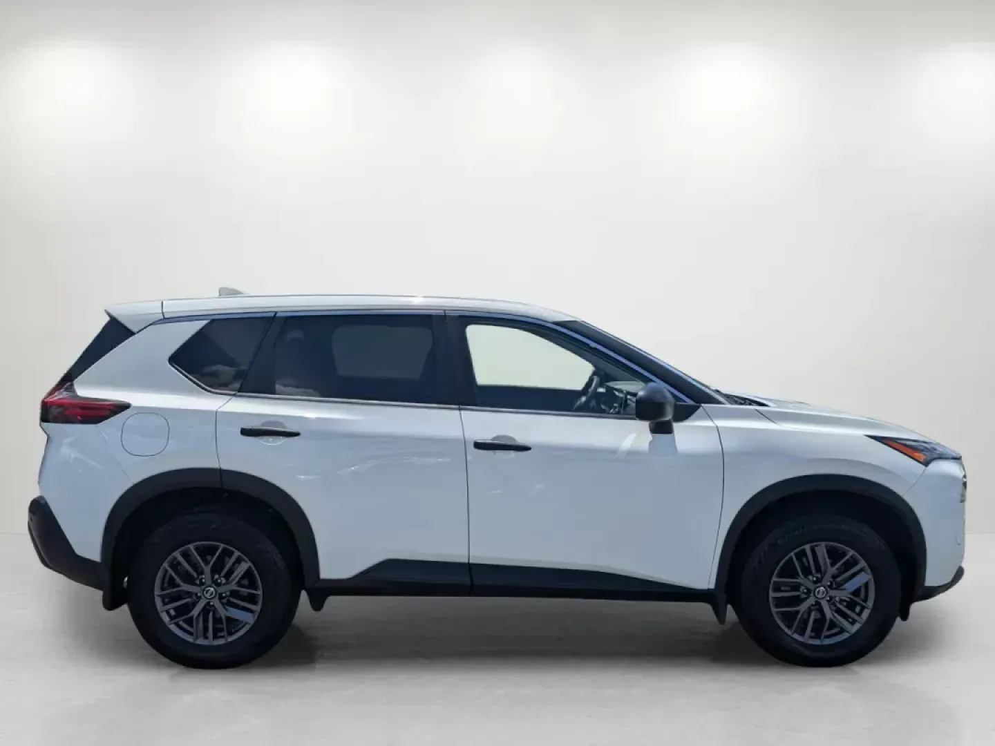 2021 /Charcoal Nissan Rogue S (JN8AT3AA3MW) with an Regular Unleaded I-4 2.5 L/152 engine, 1-Speed CVT w/OD transmission, located at 7000 Northlake Connector, Columbus, GA, 31904, (706) 987-8085, 32.524975, -84.978134 - 2021 Nissan Rogue S - Photo#3