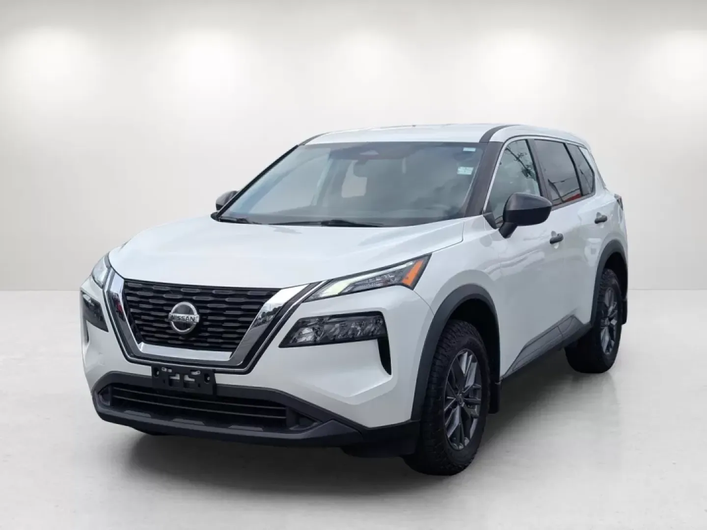2021 /Charcoal Nissan Rogue S (5N1AT3AB5MC) with an Other engine, located at 804 22nd Ave, Phenix City, AL, 36870, (334) 297-1860, 32.484749, -85.024475 - Experience the freedom of adventure with the 2021 Nissan Rogue S, available now at Gils Auto in Phenix City, AL. This versatile all-wheel-drive SUV is perfect for families on the go or anyone looking to explore the beautiful surroundings of Phenix City. Whether you're making memories on weekend geta - Photo#1