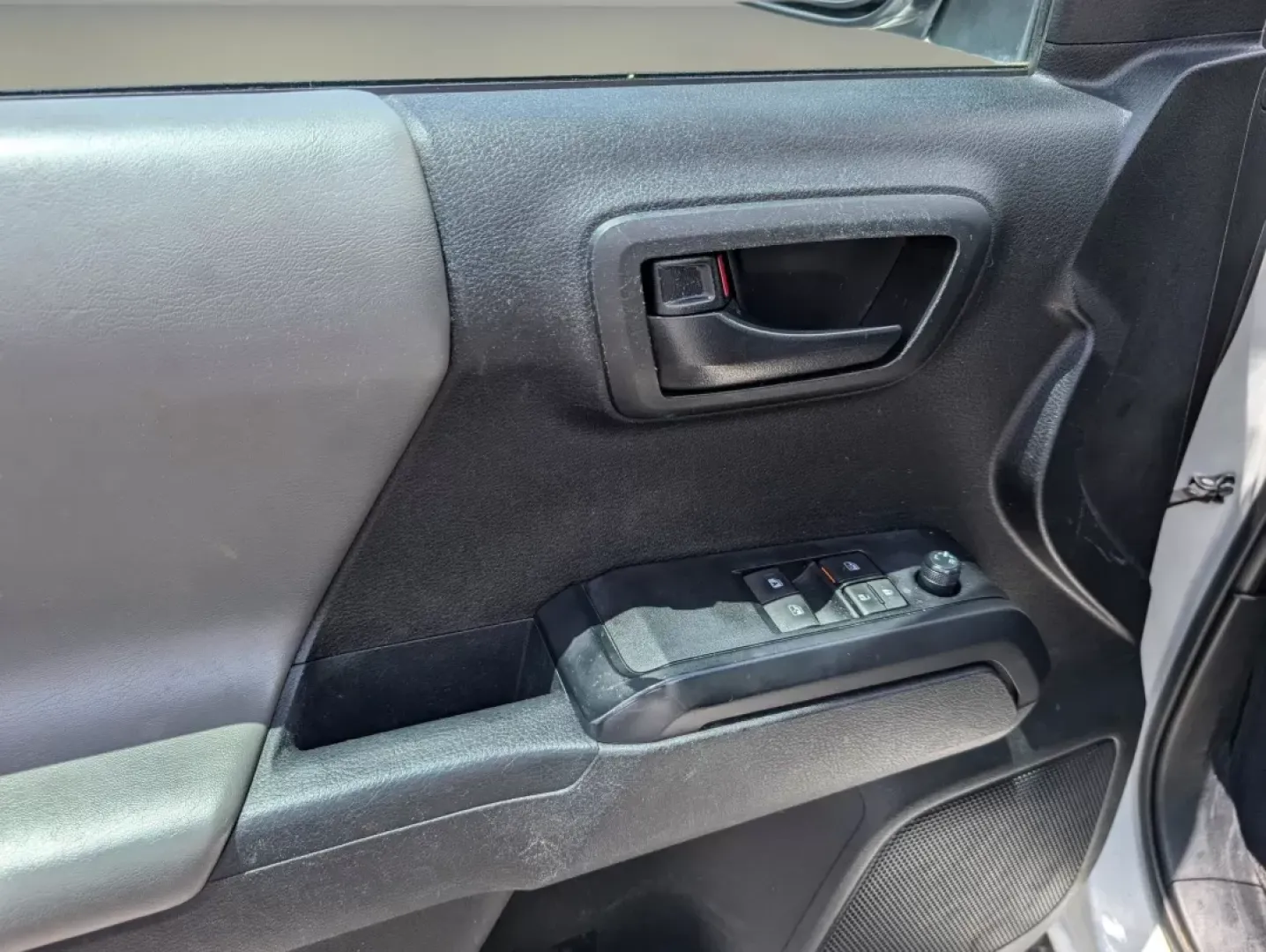 2021 Toyota Tacoma 2WD SR (3TYRX5GN4MT) with an Other engine, located at 1430 Gateway Drive, Opelika, AL, 36801, (334) 239-0944, 32.637871, -85.409790 - **Adventure Awaits with the 2021 Toyota Tacoma SR Your Perfect Companion for Every Journey!**<br /> <br /> Are you ready to elevate your driving experience? Whether you're planning a weekend adventure, need a reliable vehicle for your daily commute, or require a pickup that can handle the demands o - Photo#8