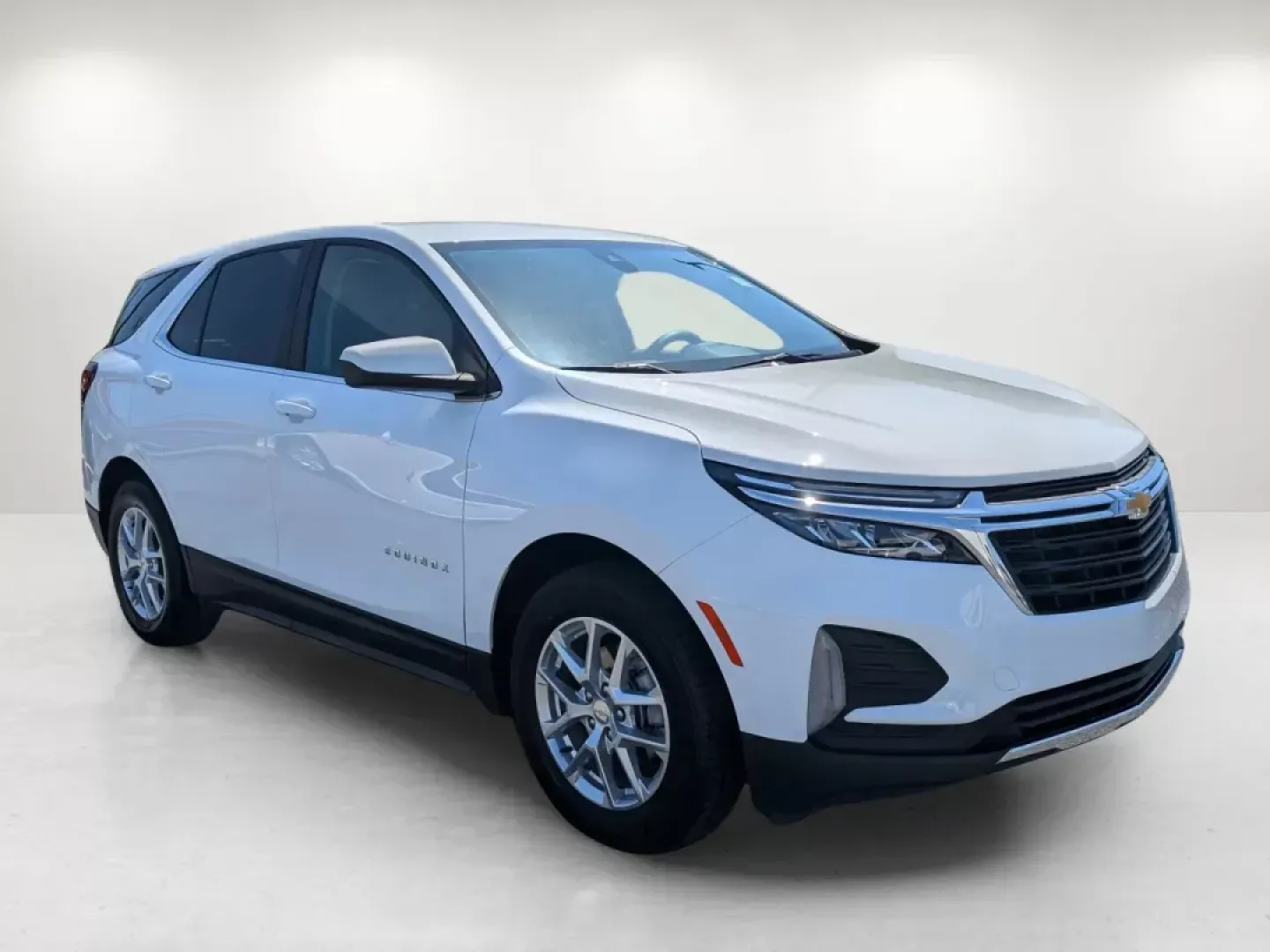 2022 /Jet Black Chevrolet Equinox LT (2GNAXKEVXN6) with an Other engine, located at 1430 Gateway Drive, Opelika, AL, 36801, (334) 239-0944, 32.637871, -85.409790 - Discover the perfect blend of style, comfort, and capability with the 2022 Chevrolet Equinox LT, available at Gils Auto in Columbus, GA. This sporty SUV is ideal for weekend adventures, family outings, or daily commutes-making it a versatile choice for anyone looking to elevate their driving experie - Photo#3