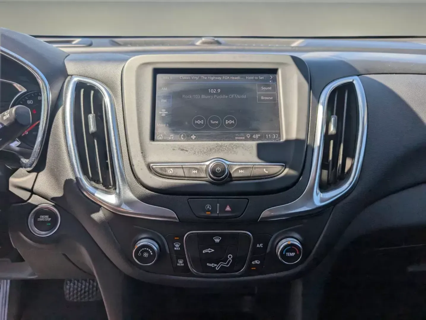 2022 /Jet Black Chevrolet Equinox LT (2GNAXKEVXN6) with an Other engine, located at 1430 Gateway Drive, Opelika, AL, 36801, (334) 239-0944, 32.637871, -85.409790 - Discover the perfect blend of style, comfort, and capability with the 2022 Chevrolet Equinox LT, available at Gils Auto in Columbus, GA. This sporty SUV is ideal for weekend adventures, family outings, or daily commutes-making it a versatile choice for anyone looking to elevate their driving experie - Photo#14