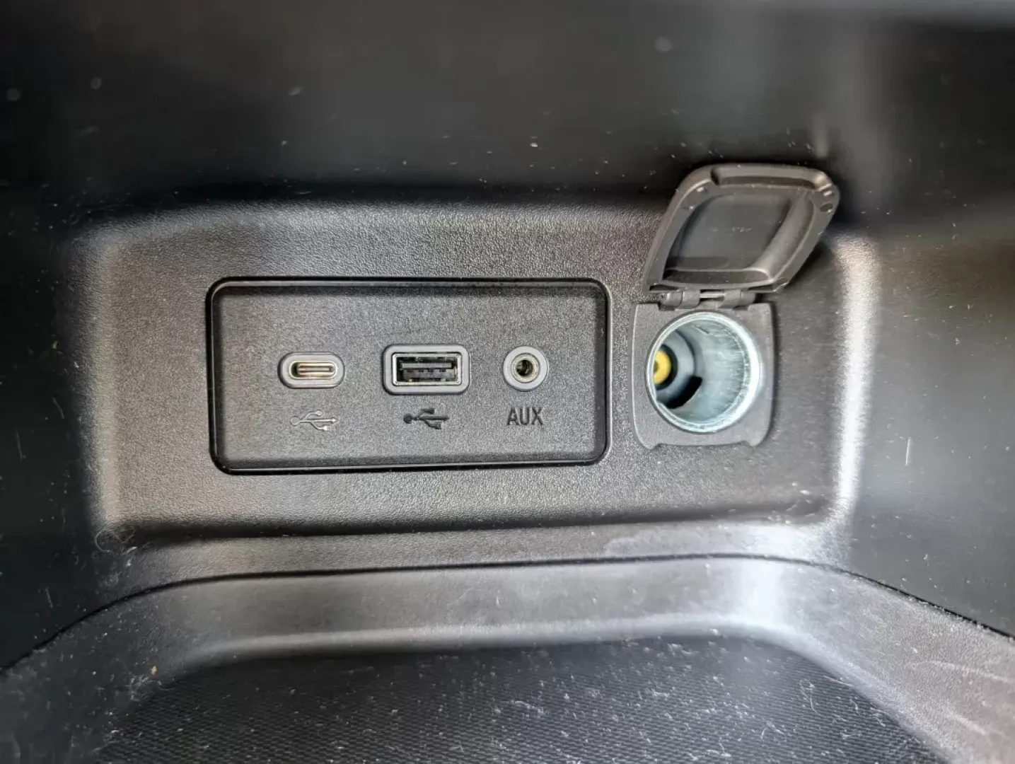 2022 /Jet Black Chevrolet Equinox LT (2GNAXKEVXN6) with an Other engine, located at 1430 Gateway Drive, Opelika, AL, 36801, (334) 239-0944, 32.637871, -85.409790 - Discover the perfect blend of style, comfort, and capability with the 2022 Chevrolet Equinox LT, available at Gils Auto in Columbus, GA. This sporty SUV is ideal for weekend adventures, family outings, or daily commutes-making it a versatile choice for anyone looking to elevate their driving experie - Photo#15