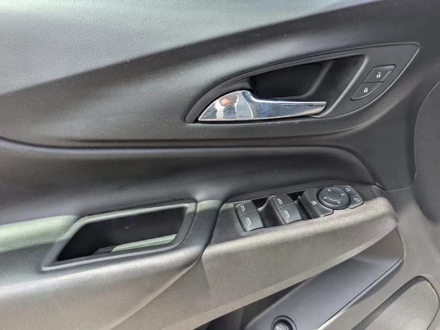 2022 /Jet Black Chevrolet Equinox LT (2GNAXJEV6N6) with an Turbocharged Gas I4 1.5L/92 engine, 6-Speed Automatic transmission, located at 5115 14th Ave., Columbus, GA, 31904, (706) 323-0345, 32.511494, -84.971046 - 2022 Chevrolet Equinox LT - Photo#7