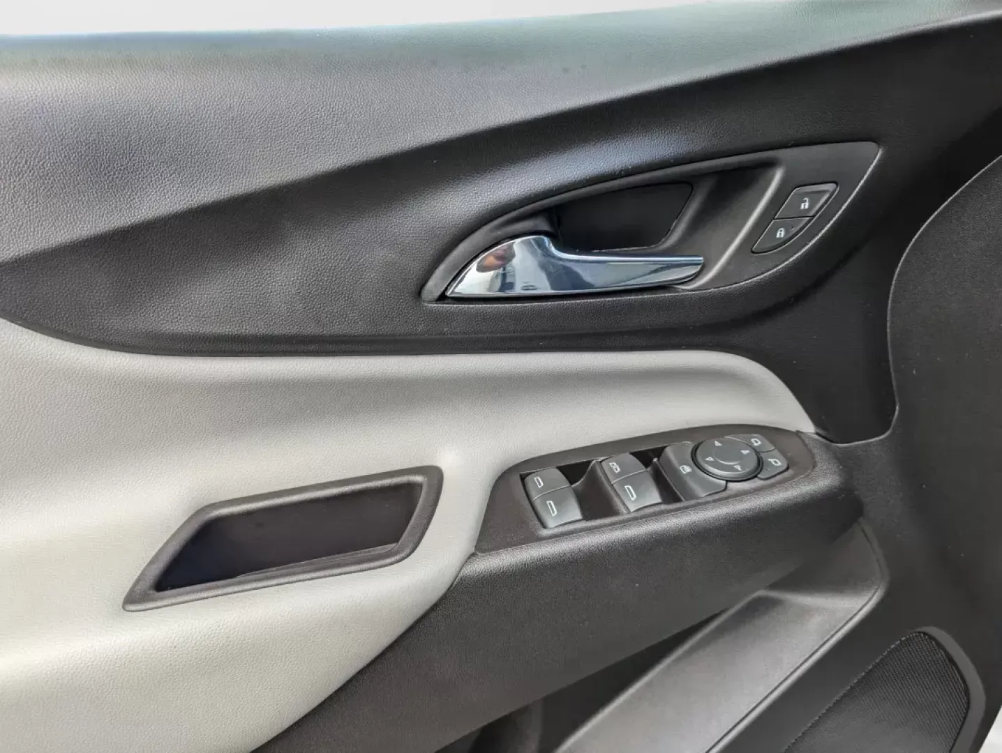 2022 /Medium Ash Gray Chevrolet Equinox LS (2GNAXHEV3N6) with an Turbocharged Gas I4 1.5L/92 engine, 6-Speed Automatic transmission, located at 804 22nd Ave, Phenix City, AL, 36870, (334) 297-1860, 32.484749, -85.024475 - 2022 Chevrolet Equinox LS - Photo#8