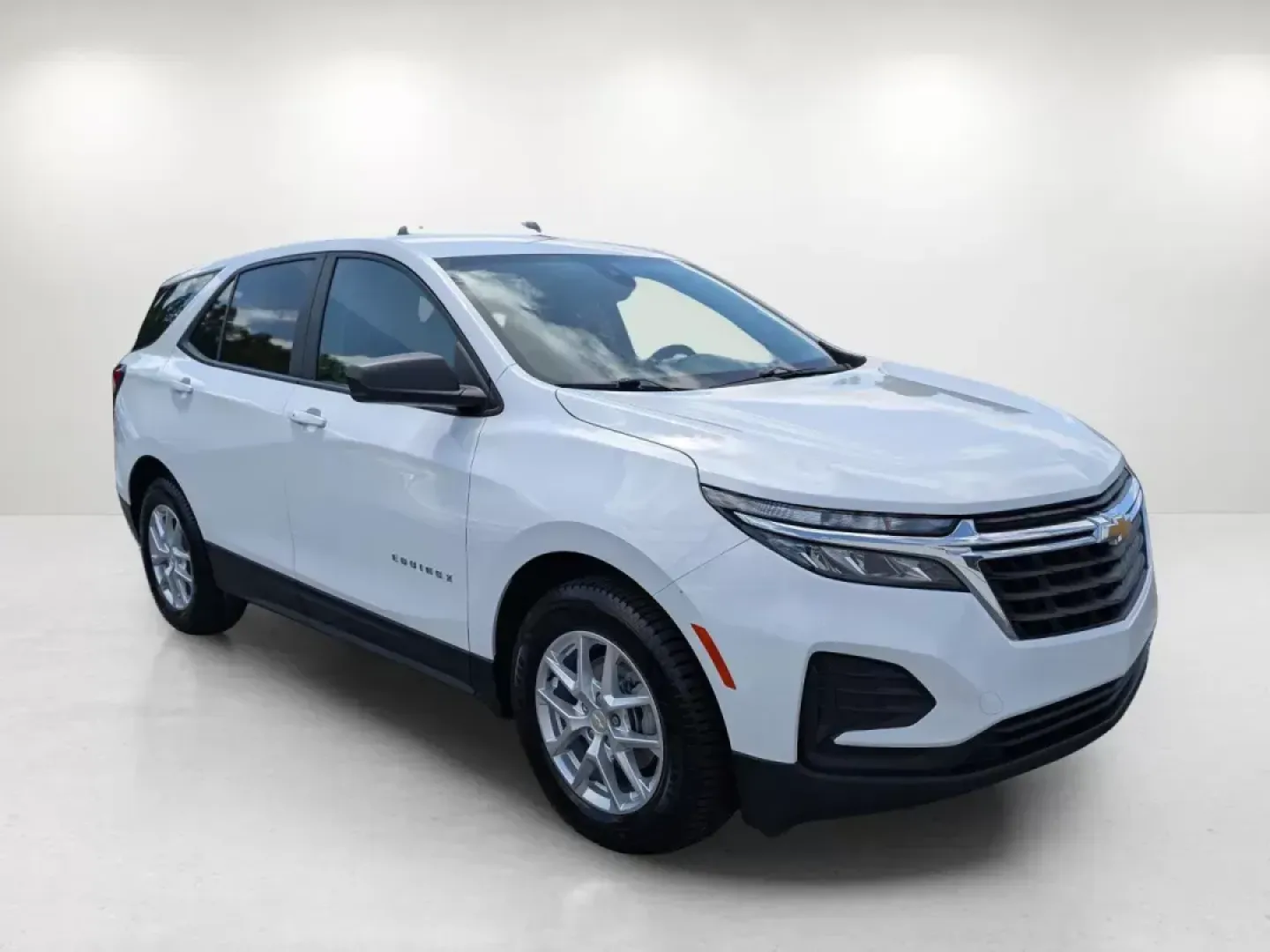 2022 /Medium Ash Gray Chevrolet Equinox LS (2GNAXHEV5N6) with an Turbocharged Gas I4 1.5L/92 engine, 6-Speed Automatic transmission, located at 3959 U.S. 80 W, Phenix City, AL, 36870, (334) 297-4885, 32.469296, -85.135185 - 2022 Chevrolet Equinox LS - Photo#3