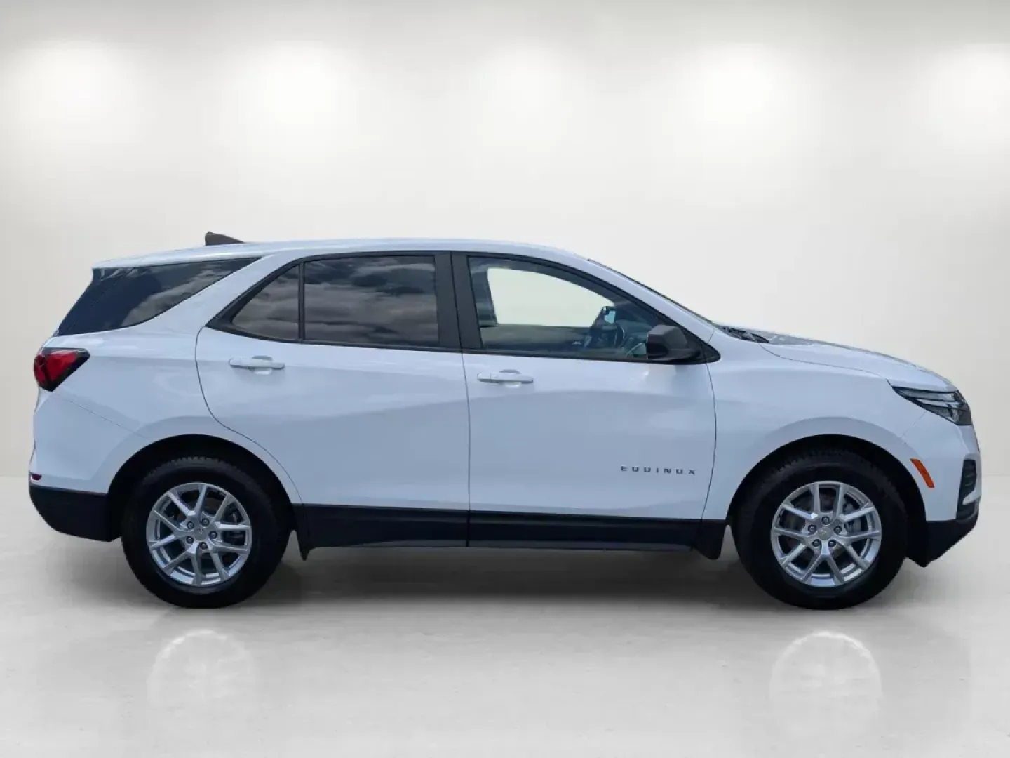 2022 /Medium Ash Gray Chevrolet Equinox LS (2GNAXHEV5N6) with an Turbocharged Gas I4 1.5L/92 engine, 6-Speed Automatic transmission, located at 3959 U.S. 80 W, Phenix City, AL, 36870, (334) 297-4885, 32.469296, -85.135185 - 2022 Chevrolet Equinox LS - Photo#4