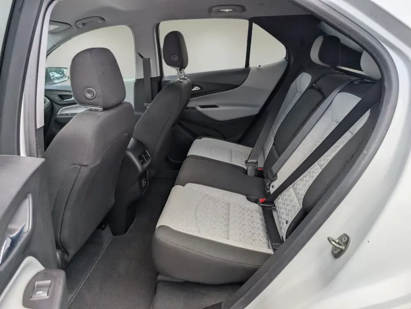 2022 /Medium Ash Gray Chevrolet Equinox LS (2GNAXHEV5N6) with an Turbocharged Gas I4 1.5L/92 engine, 6-Speed Automatic transmission, located at 3959 U.S. 80 W, Phenix City, AL, 36870, (334) 297-4885, 32.469296, -85.135185 - 2022 Chevrolet Equinox LS - Photo#11