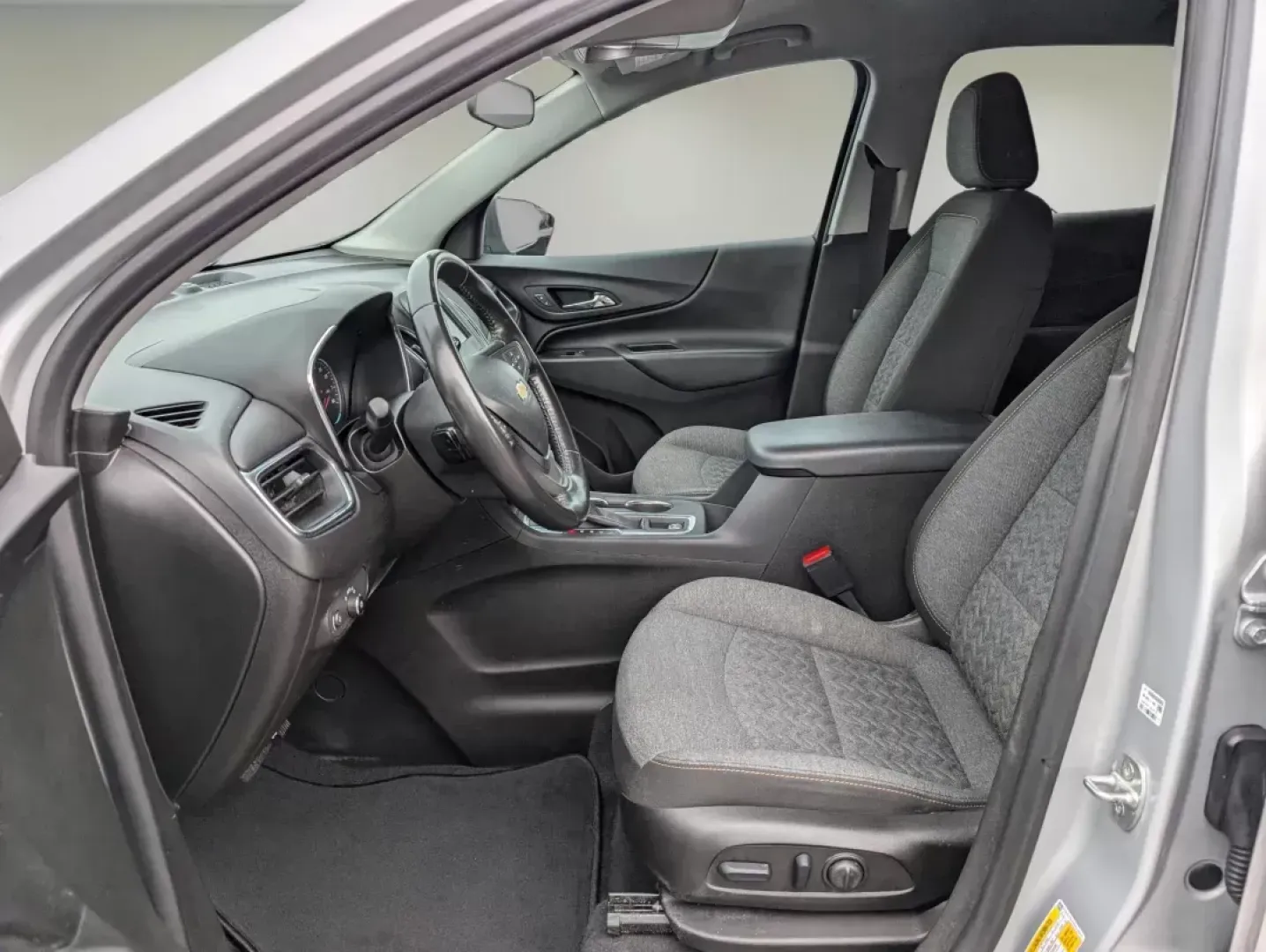 2022 /Jet Black Chevrolet Equinox LT (2GNAXTEV9N6) with an Turbocharged Gas I4 1.5L/92 engine, 6-Speed Automatic transmission, located at 7000 Northlake Connector, Columbus, GA, 31904, (706) 987-8085, 32.524975, -84.978134 - 2022 Chevrolet Equinox LT - Photo#10