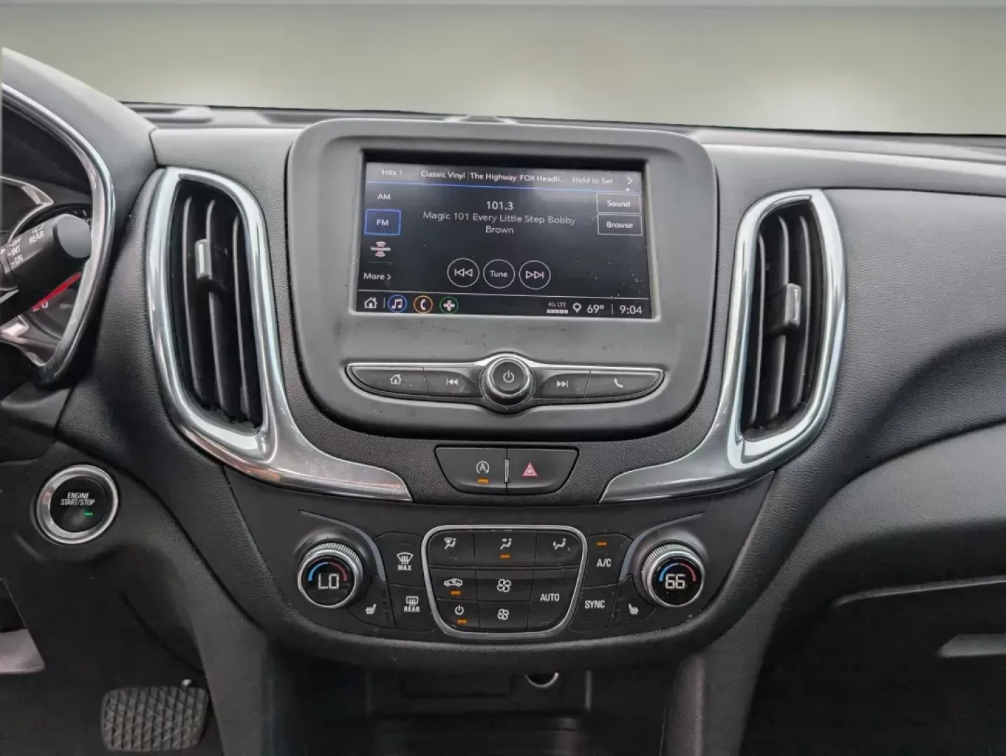 2022 /Jet Black Chevrolet Equinox LT (2GNAXTEV9N6) with an Turbocharged Gas I4 1.5L/92 engine, 6-Speed Automatic transmission, located at 7000 Northlake Connector, Columbus, GA, 31904, (706) 987-8085, 32.524975, -84.978134 - 2022 Chevrolet Equinox LT - Photo#14