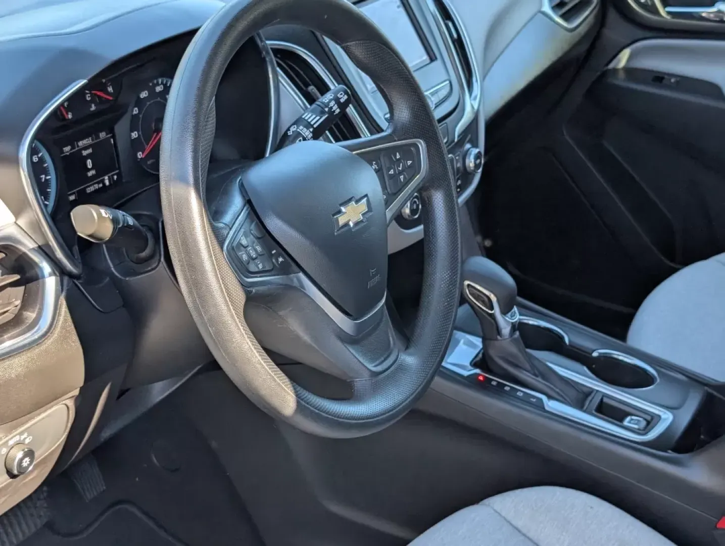 2022 /Medium Ash Gray Chevrolet Equinox LS (3GNAXHEV9NS) with an Other engine, located at 3959 U.S. 80 W, Phenix City, AL, 36870, (334) 297-4885, 32.469296, -85.135185 - **Discover Your Perfect Adventure Companion: 2022 Chevrolet Equinox LS at Gils Auto!**<br /> <br /> Are you in search of a reliable SUV that fits seamlessly into your active lifestyle? Look no further than the 2022 Chevrolet Equinox LS, now available at Gils Auto in Phenix City, AL. This versatile s - Photo#11