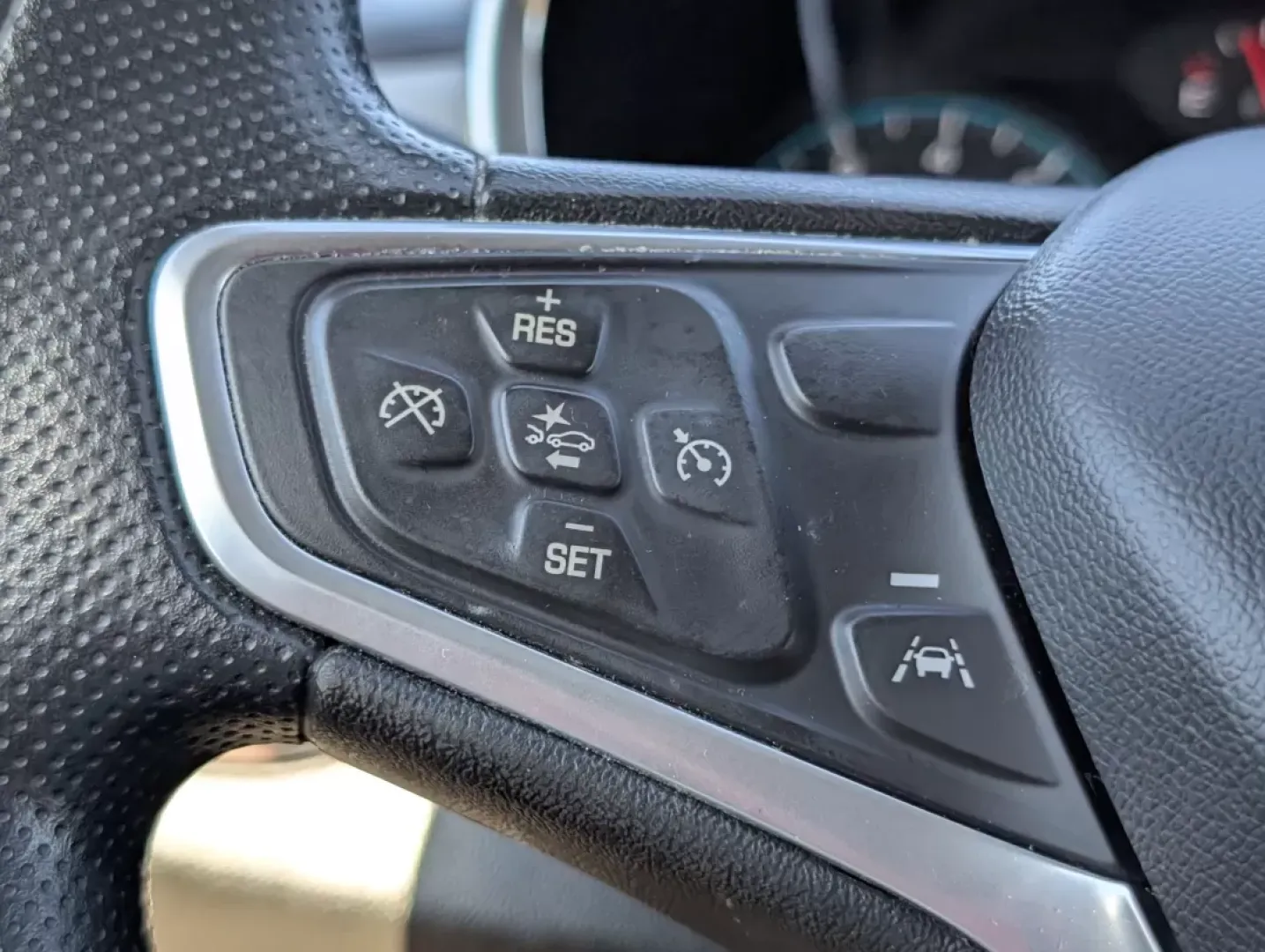2022 /Medium Ash Gray Chevrolet Equinox LS (3GNAXHEV9NS) with an Other engine, located at 3959 U.S. 80 W, Phenix City, AL, 36870, (334) 297-4885, 32.469296, -85.135185 - **Discover Your Perfect Adventure Companion: 2022 Chevrolet Equinox LS at Gils Auto!**<br /> <br /> Are you in search of a reliable SUV that fits seamlessly into your active lifestyle? Look no further than the 2022 Chevrolet Equinox LS, now available at Gils Auto in Phenix City, AL. This versatile s - Photo#21
