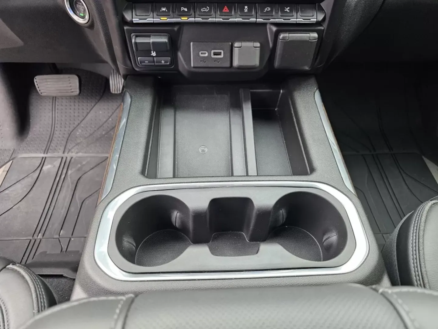 2022 /Jet Black Chevrolet Silverado 1500 LTD High Country (1GCUYHEL5NZ) with an Other engine, located at 7000 Northlake Connector, Columbus, GA, 31904, (706) 987-8085, 32.524975, -84.978134 - **Elevate Your Adventures with the 2022 Chevrolet Silverado 1500 LTD High Country!**<br /> <br /> Are you ready to take your outdoor adventures and daily drives to the next level? The 2022 Chevrolet Silverado 1500 LTD High Country, available at Gils Auto in Phenix City, AL, is the perfect companion - Photo#12