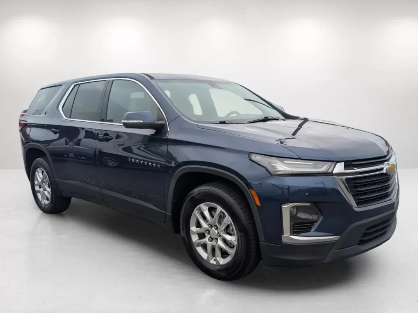 2022 /Jet Black/Chai Chevrolet Traverse LS (1GNERLKW6NJ) with an Other engine, located at 3959 U.S. 80 W, Phenix City, AL, 36870, (334) 297-4885, 32.469296, -85.135185 - Unleash the thrill of family adventures with this stunning 2022 Chevrolet Traverse, now available at Gils Auto in Phenix City, AL. If you're seeking a vehicle that can comfortably accommodate your growing family, this spacious SUV is the perfect choice for road trips, school runs, or weekend getaway - Photo#2