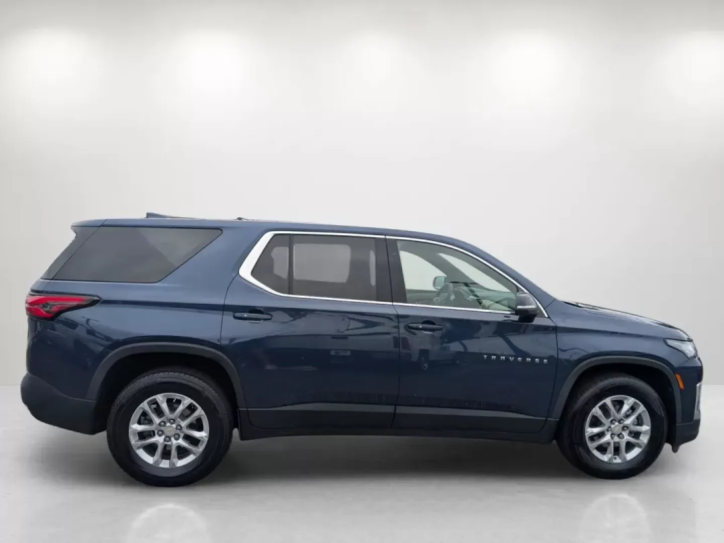 2022 /Jet Black/Chai Chevrolet Traverse LS (1GNERLKW6NJ) with an Other engine, located at 3959 U.S. 80 W, Phenix City, AL, 36870, (334) 297-4885, 32.469296, -85.135185 - Unleash the thrill of family adventures with this stunning 2022 Chevrolet Traverse, now available at Gils Auto in Phenix City, AL. If you're seeking a vehicle that can comfortably accommodate your growing family, this spacious SUV is the perfect choice for road trips, school runs, or weekend getaway - Photo#3