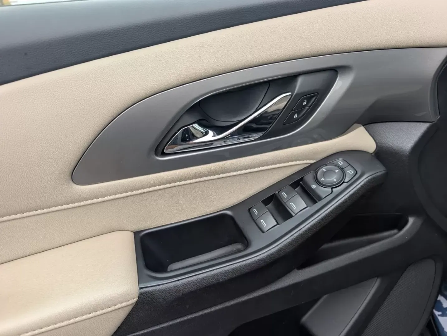 2022 /Jet Black/Chai Chevrolet Traverse LS (1GNERLKW6NJ) with an Other engine, located at 3959 U.S. 80 W, Phenix City, AL, 36870, (334) 297-4885, 32.469296, -85.135185 - Unleash the thrill of family adventures with this stunning 2022 Chevrolet Traverse, now available at Gils Auto in Phenix City, AL. If you're seeking a vehicle that can comfortably accommodate your growing family, this spacious SUV is the perfect choice for road trips, school runs, or weekend getaway - Photo#7