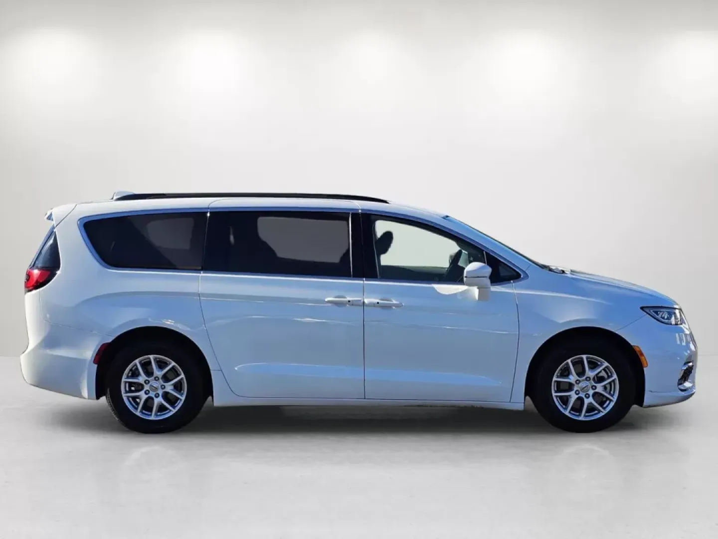 2022 Bright White Clearcoat /Black/Alloy/Black Chrysler Pacifica Touring L (2C4RC1BG2NR) with an Other engine, located at 7000 Northlake Connector, Columbus, GA, 31904, (706) 987-8085, 32.524975, -84.978134 - ### Elevate Your Family Adventures with the 2022 Chrysler Pacifica at Gils Auto - Phenix City!<br /> <br /> Are you ready to transform your family outings and daily commutes into extraordinary journeys? The 2022 Chrysler Pacifica is here to elevate your adventures, making it the perfect vehicle for - Photo#3