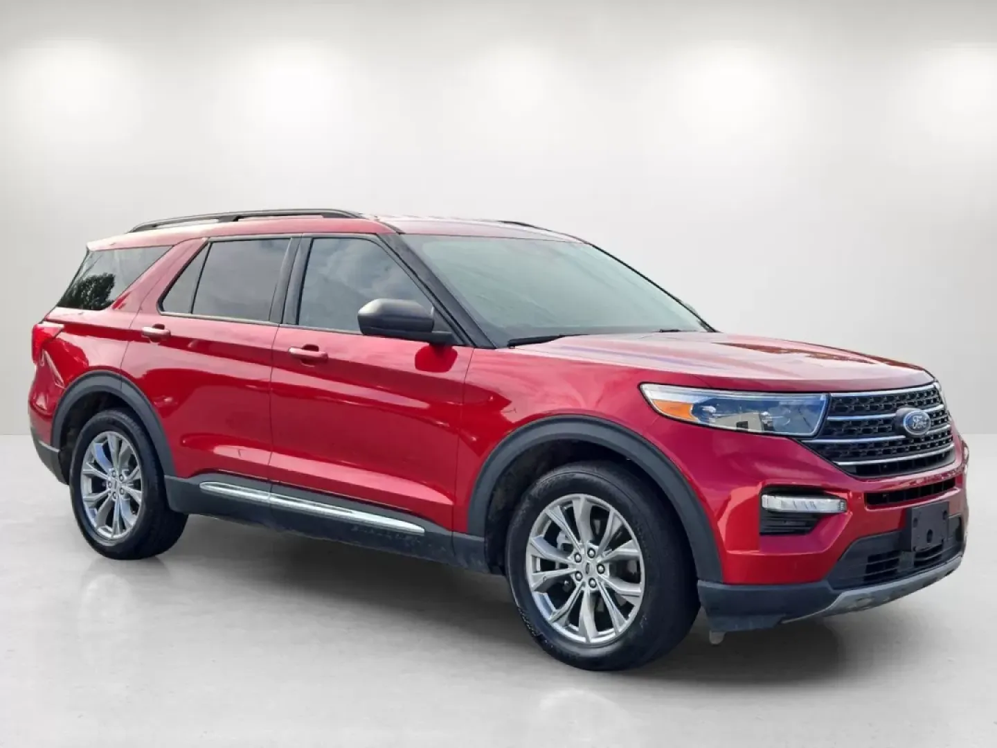 2022 Ford Explorer XLT (1FMSK7DH0NG) with an Other engine, located at 1430 Gateway Drive, Opelika, AL, 36801, (334) 239-0944, 32.637871, -85.409790 - Are you ready to elevate your family's adventures or tackle your daily commute with style and comfort? Look no further than this stunning 2022 Ford Explorer XLT, available now at Gils Auto in Phenix City, AL. Perfectly designed for those who seek versatility without compromising on luxury, this SUV - Photo#3
