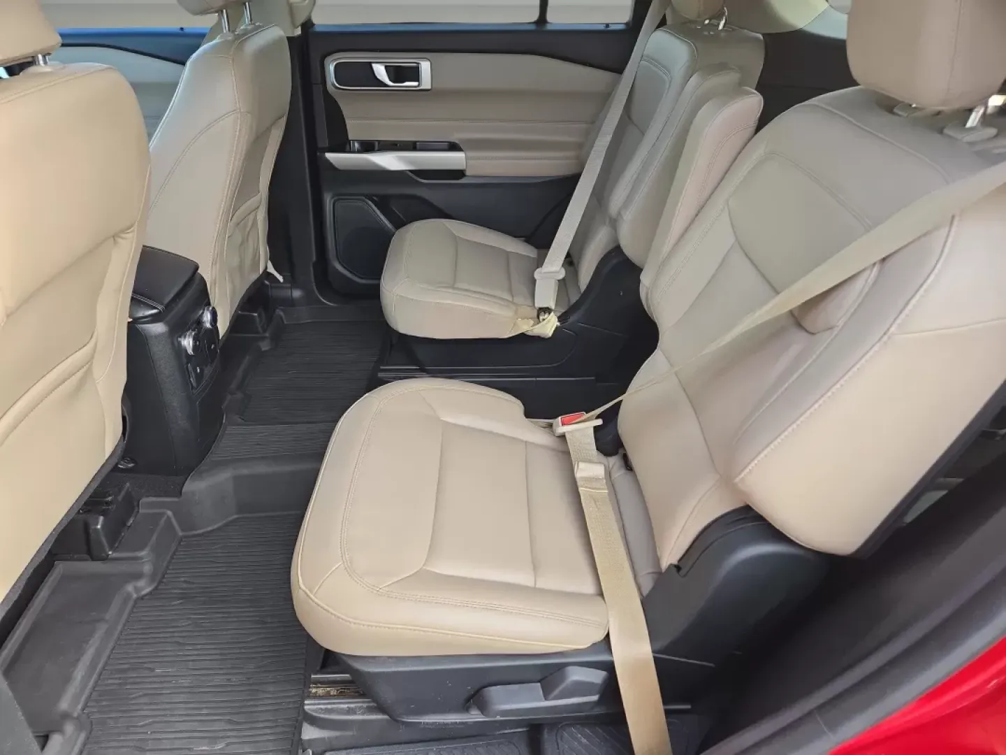 2022 Ford Explorer XLT (1FMSK7DH0NG) with an Other engine, located at 1430 Gateway Drive, Opelika, AL, 36801, (334) 239-0944, 32.637871, -85.409790 - Are you ready to elevate your family's adventures or tackle your daily commute with style and comfort? Look no further than this stunning 2022 Ford Explorer XLT, available now at Gils Auto in Phenix City, AL. Perfectly designed for those who seek versatility without compromising on luxury, this SUV - Photo#12