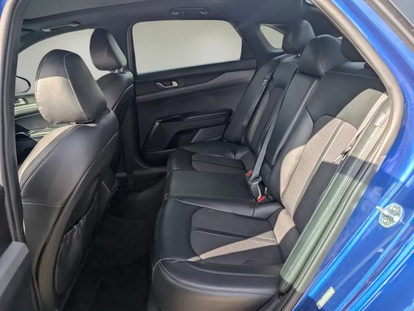 2022 /Black Kia K5 GT-Line (5XXG64J23NG) with an Intercooled Turbo Regular Unleaded I-4 1.6 L/98 engine, 8-Speed Automatic w/OD transmission, located at 3959 U.S. 80 W, Phenix City, AL, 36870, (334) 297-4885, 32.469296, -85.135185 - ### Discover Your Next Adventure with the 2022 Kia K5 GT-Line at Gils Auto - Phenix City!<br /> <br /> Are you ready to elevate your driving experience? Perfect for weekend adventures or daily commutes, the 2022 Kia K5 GT-Line is your ticket to style, performance, and practicality. With its sleek Sa - Photo#11