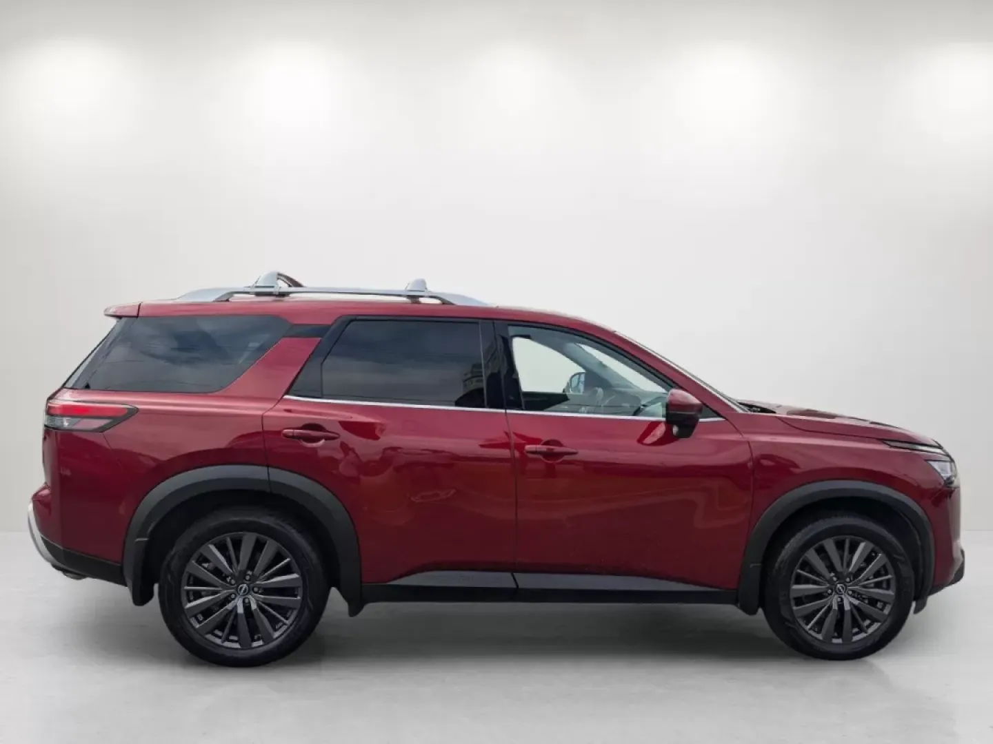 2022 /Charcoal Nissan Pathfinder SL (5N1DR3CB2NC) with an Other engine, located at 7000 Northlake Connector, Columbus, GA, 31904, (706) 987-8085, 32.524975, -84.978134 - Explore life to the fullest with the 2022 Nissan Pathfinder SL, perfectly designed for those who seek adventure without sacrificing comfort. Whether you're a growing family needing space for your kids and gear, or a budget-conscious buyer looking for a reliable SUV, this vehicle is the ideal compani - Photo#3