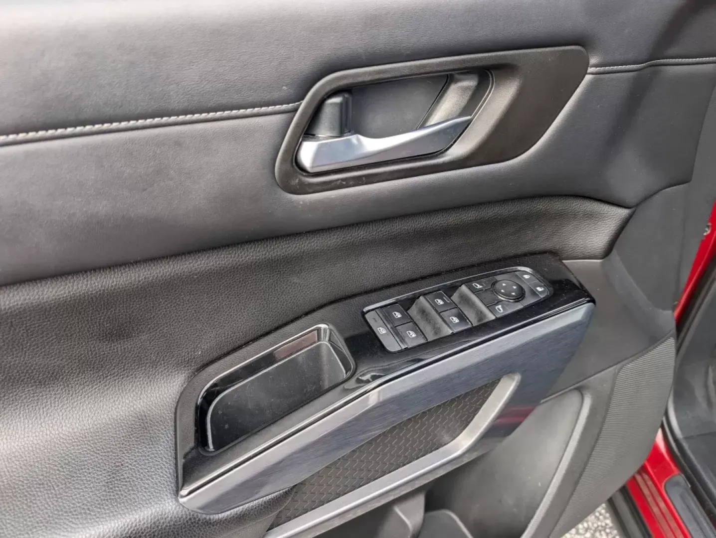 2022 /Charcoal Nissan Pathfinder SL (5N1DR3CB2NC) with an Other engine, located at 7000 Northlake Connector, Columbus, GA, 31904, (706) 987-8085, 32.524975, -84.978134 - Explore life to the fullest with the 2022 Nissan Pathfinder SL, perfectly designed for those who seek adventure without sacrificing comfort. Whether you're a growing family needing space for your kids and gear, or a budget-conscious buyer looking for a reliable SUV, this vehicle is the ideal compani - Photo#8