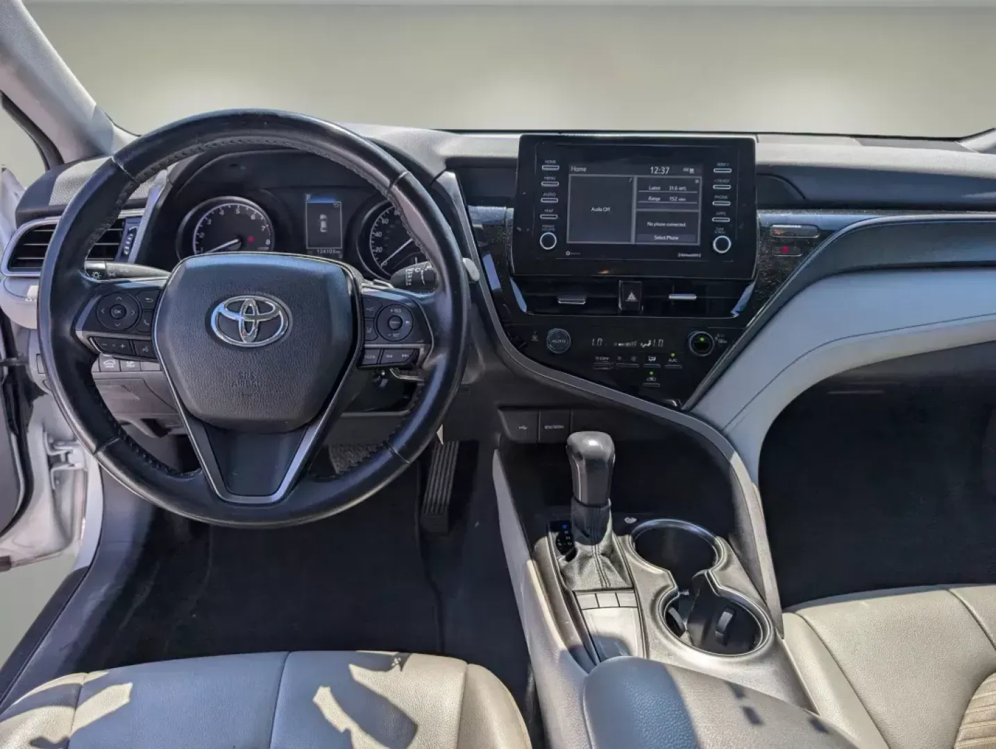 2022 Toyota Camry SE (4T1G11AKXNU) with an Regular Unleaded I-4 2.5 L/152 engine, 8-Speed Automatic w/OD transmission, located at 1430 Gateway Drive, Opelika, AL, 36801, (334) 239-0944, 32.637871, -85.409790 - **Discover Your Next Adventure with the 2022 Toyota Camry SE at Gils Auto Opelika, AL!**<br /> <br /> Are you ready to elevate your daily commute or embark on weekend getaways with style and comfort? Look no further than this stunning **2022 Toyota Camry SE**, the perfect sedan for both family trip - Photo#12