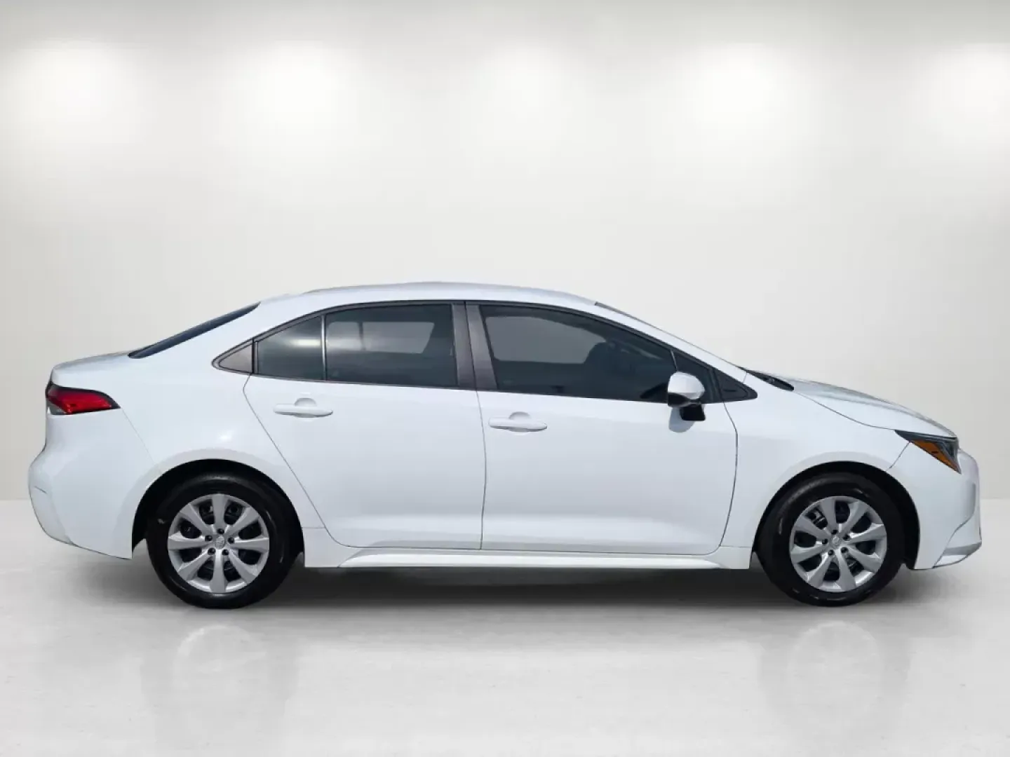 2022 Toyota Corolla LE (5YFEPMAE4NP) with an Regular Unleaded I-4 1.8 L/110 engine, 1-Speed CVT w/OD transmission, located at 1430 Gateway Drive, Opelika, AL, 36801, (334) 239-0944, 32.637871, -85.409790 - 2022 Toyota Corolla LE - Photo#7