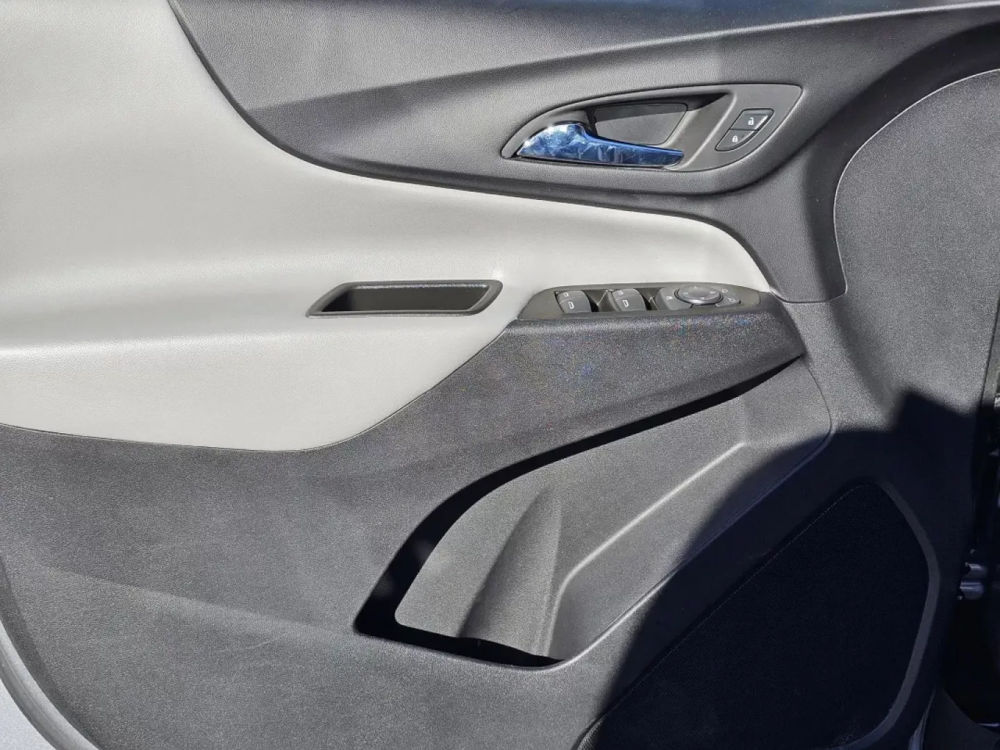 2023 /Medium Ash Gray Chevrolet Equinox LS (3GNAXHEG0PL) with an Other engine, located at 3959 U.S. 80 W, Phenix City, AL, 36870, (334) 297-4885, 32.469296, -85.135185 - **Discover Your Next Adventure with the 2023 Chevrolet Equinox LS at Gils Auto!**<br /> <br /> Are you ready to elevate your family outings, weekend getaways, or daily commutes? The 2023 Chevrolet Equinox LS is the perfect companion for those who crave versatility and comfort without compromising on - Photo#9