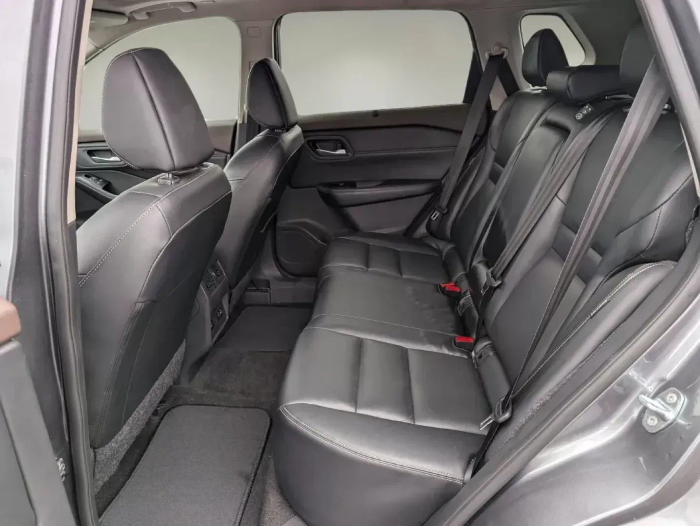 2023 /Charcoal Nissan Rogue SL (5N1BT3CB5PC) with an Intercooled Turbo Regular Unleaded I-3 1.5 L/91 engine, 1-Speed CVT w/OD transmission, located at 7000 Northlake Connector, Columbus, GA, 31904, (706) 987-8085, 32.524975, -84.978134 - 2023 Nissan Rogue SL - Photo#10