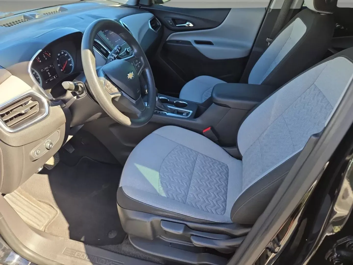 2024 /Medium Ash Gray Chevrolet Equinox LS (3GNAXHEG5RL) with an Other engine, located at 3959 U.S. 80 W, Phenix City, AL, 36870, (334) 297-4885, 32.469296, -85.135185 - Are you ready to elevate your daily commute or embark on weekend adventures? The 2024 Chevrolet Equinox LS, available at Gils Auto in Phenix City, AL, is the perfect blend of style, comfort, and functionality. Whether you're a growing family seeking a spacious SUV or a budget-conscious buyer looking - Photo#8