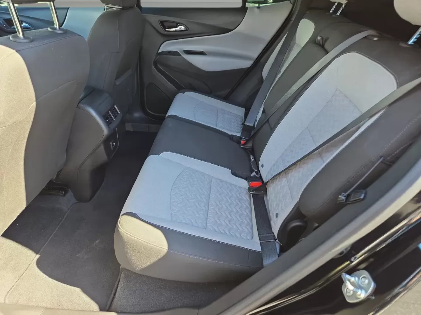 2024 /Medium Ash Gray Chevrolet Equinox LS (3GNAXHEG5RL) with an Other engine, located at 3959 U.S. 80 W, Phenix City, AL, 36870, (334) 297-4885, 32.469296, -85.135185 - Are you ready to elevate your daily commute or embark on weekend adventures? The 2024 Chevrolet Equinox LS, available at Gils Auto in Phenix City, AL, is the perfect blend of style, comfort, and functionality. Whether you're a growing family seeking a spacious SUV or a budget-conscious buyer looking - Photo#9