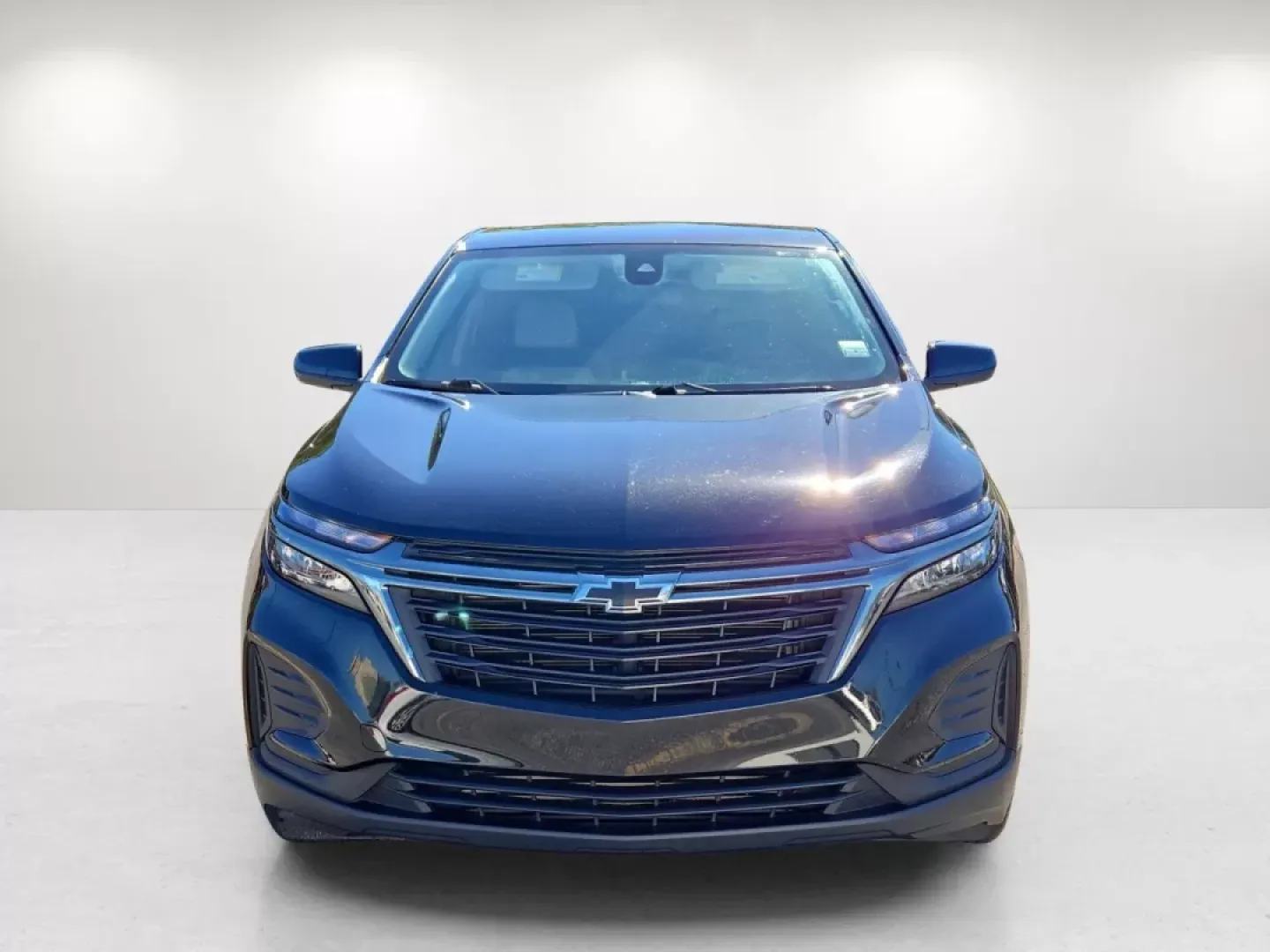 2024 /Medium Ash Gray Chevrolet Equinox LS (3GNAXHEG5RL) with an Other engine, located at 1430 Gateway Drive, Opelika, AL, 36801, (334) 239-0944, 32.637871, -85.409790 - Are you ready to elevate your daily commute or embark on weekend adventures? The 2024 Chevrolet Equinox LS, available at Gils Auto in Phenix City, AL, is the perfect blend of style, comfort, and functionality. Whether you're a growing family seeking a spacious SUV or a budget-conscious buyer looking - Photo#1