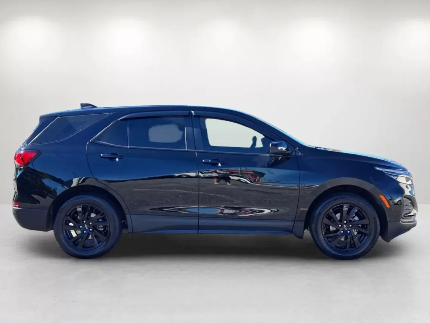 2024 /Medium Ash Gray Chevrolet Equinox LS (3GNAXHEG5RL) with an Other engine, located at 1430 Gateway Drive, Opelika, AL, 36801, (334) 239-0944, 32.637871, -85.409790 - Are you ready to elevate your daily commute or embark on weekend adventures? The 2024 Chevrolet Equinox LS, available at Gils Auto in Phenix City, AL, is the perfect blend of style, comfort, and functionality. Whether you're a growing family seeking a spacious SUV or a budget-conscious buyer looking - Photo#4