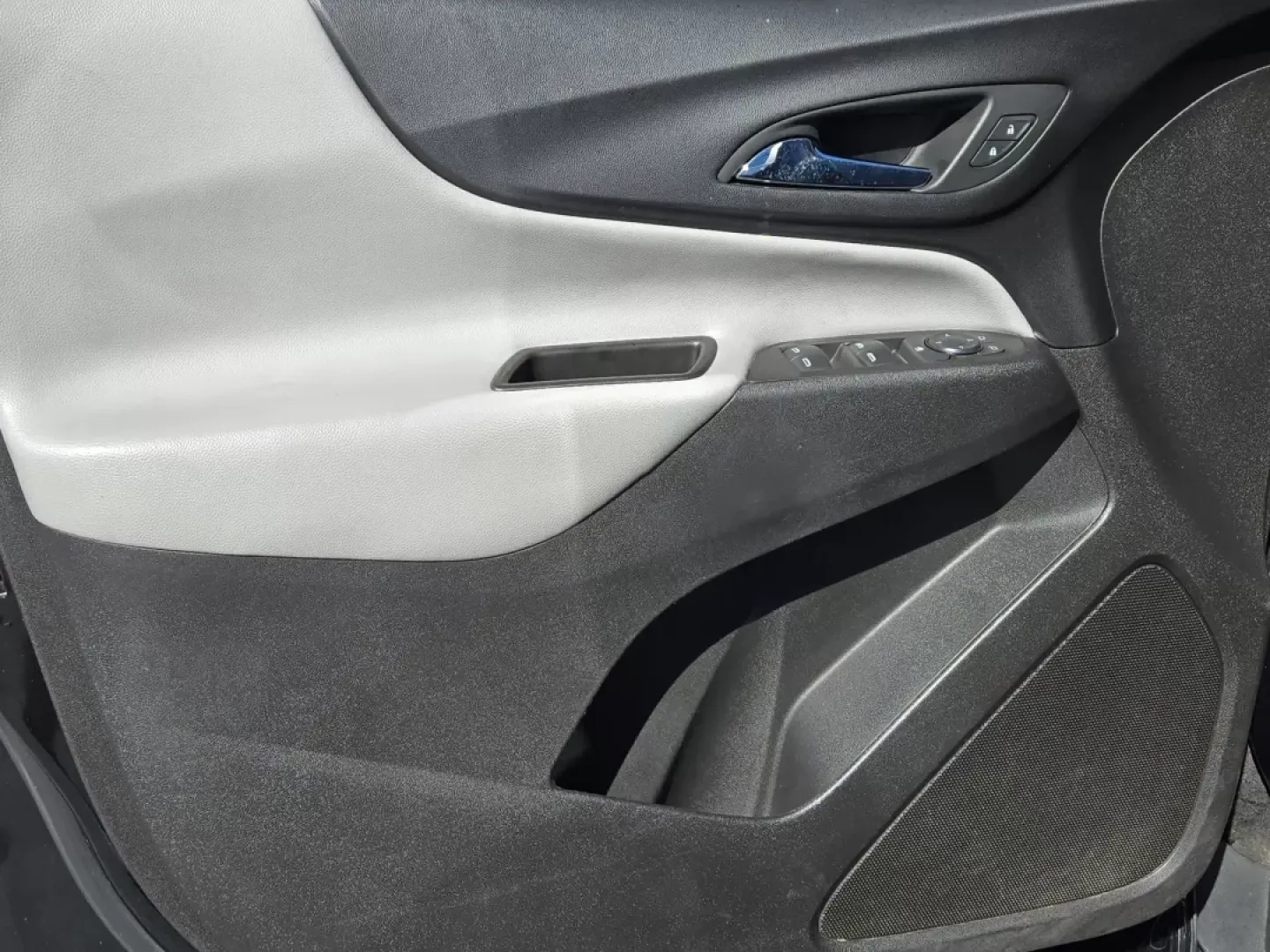 2024 /Medium Ash Gray Chevrolet Equinox LS (3GNAXHEG5RL) with an Other engine, located at 1430 Gateway Drive, Opelika, AL, 36801, (334) 239-0944, 32.637871, -85.409790 - Are you ready to elevate your daily commute or embark on weekend adventures? The 2024 Chevrolet Equinox LS, available at Gils Auto in Phenix City, AL, is the perfect blend of style, comfort, and functionality. Whether you're a growing family seeking a spacious SUV or a budget-conscious buyer looking - Photo#9