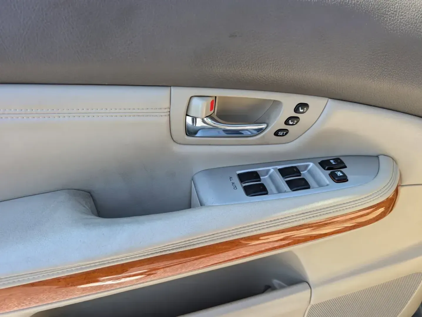 2004 Lexus RX 330 (JTJGA31U940) with an Other engine, located at 3959 U.S. 80 W, Phenix City, AL, 36870, (334) 297-4885, 32.469296, -85.135185 - **Discover the Perfect SUV for Your Next Adventure!** <br /> <br /> Are you in search of a reliable and stylish SUV that can elevate your daily commute, weekend getaways, or family outings? Look no further than this stunning 2004 Lexus RX 330, available now at Gils Auto in Opelika, AL. This versatil - Photo#8