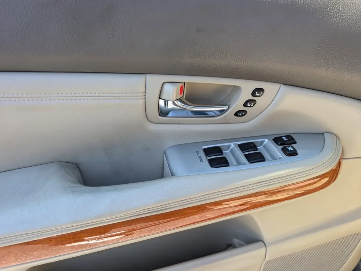 2004 Lexus RX 330 (JTJGA31U940) with an Other engine, located at 7000 Northlake Connector, Columbus, GA, 31904, (706) 987-8085, 32.524975, -84.978134 - **Discover the Perfect SUV for Your Next Adventure!** <br /> <br /> Are you in search of a reliable and stylish SUV that can elevate your daily commute, weekend getaways, or family outings? Look no further than this stunning 2004 Lexus RX 330, available now at Gils Auto in Opelika, AL. This versatil - Photo#8