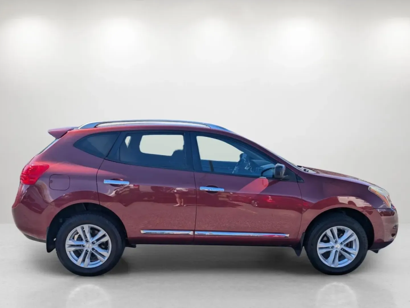 2015 /Gray Nissan Rogue S (JN8AS5MT4FW) with an Other engine, located at 7000 Northlake Connector, Columbus, GA, 31904, (706) 987-8085, 32.524975, -84.978134 - **Embrace Adventure with the 2015 Nissan Rogue Select Perfect for Your Next Family Getaway!**<br /> <br /> If you're seeking a vehicle that effortlessly blends comfort, style, and functionality, look no further than this 2015 Nissan Rogue Select S. This SUV is tailored for growing families, making - Photo#4