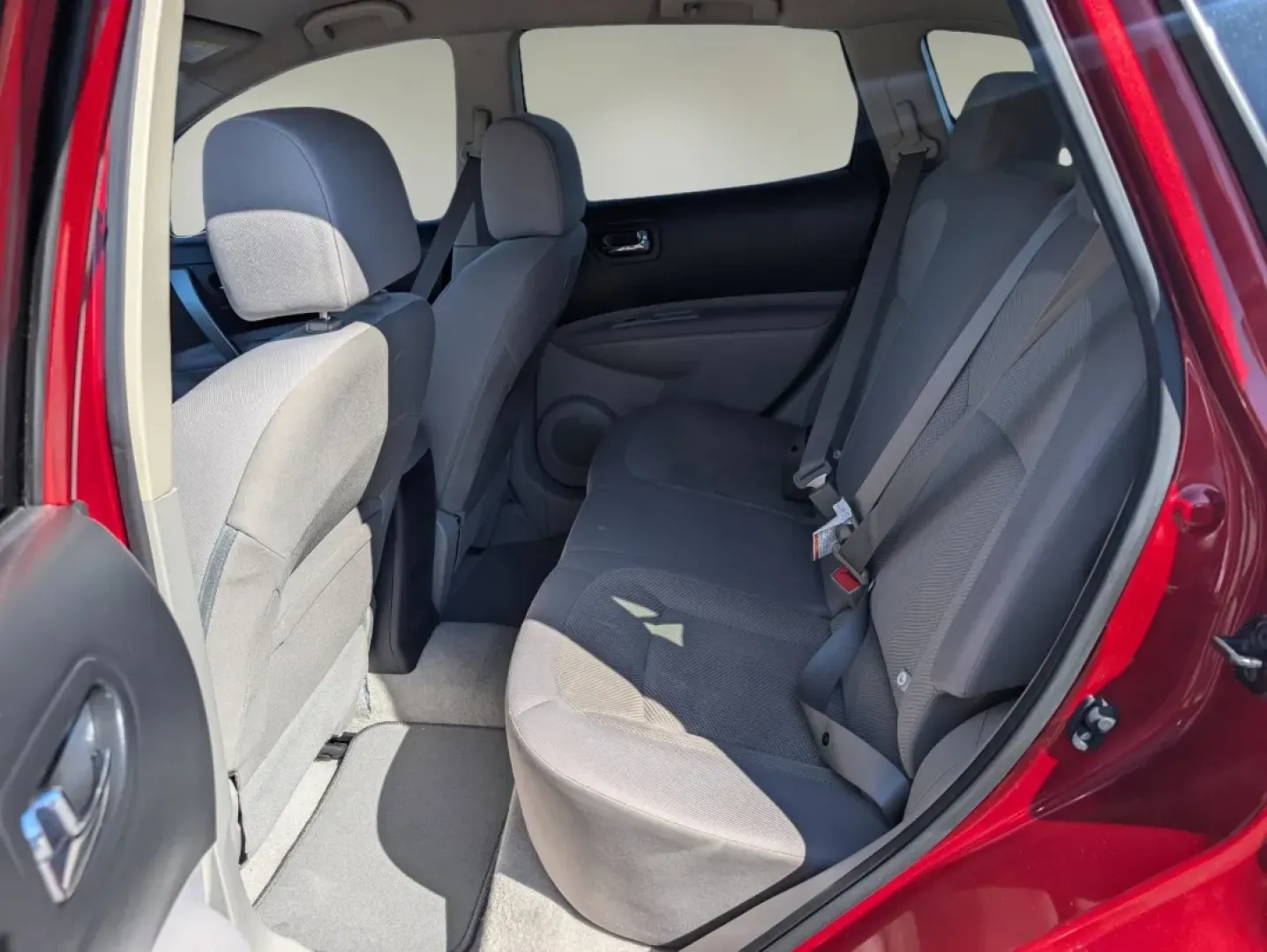 2015 /Gray Nissan Rogue S (JN8AS5MT4FW) with an Other engine, located at 7000 Northlake Connector, Columbus, GA, 31904, (706) 987-8085, 32.524975, -84.978134 - **Embrace Adventure with the 2015 Nissan Rogue Select Perfect for Your Next Family Getaway!**<br /> <br /> If you're seeking a vehicle that effortlessly blends comfort, style, and functionality, look no further than this 2015 Nissan Rogue Select S. This SUV is tailored for growing families, making - Photo#9