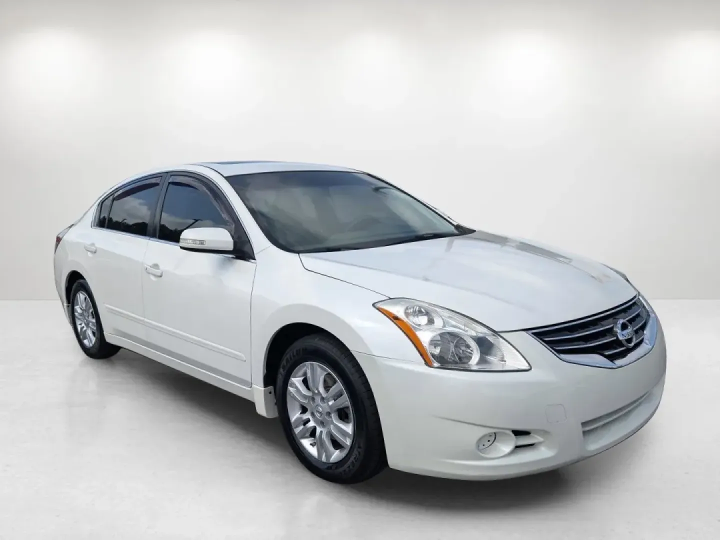 2012 /Blonde Nissan Altima 2.5 SL (1N4AL2APXCC) with an Other engine, located at 804 22nd Ave, Phenix City, AL, 36870, (334) 297-1860, 32.484749, -85.024475 - **Discover Comfort and Style with the 2012 Nissan Altima at Gils Auto!**<br /> <br /> Looking for a reliable vehicle that perfectly balances comfort, style, and practicality? The 2012 Nissan Altima is ideal for long commutes and weekend getaways alike! This sleek sedan combines a smooth ride with im - Photo#2