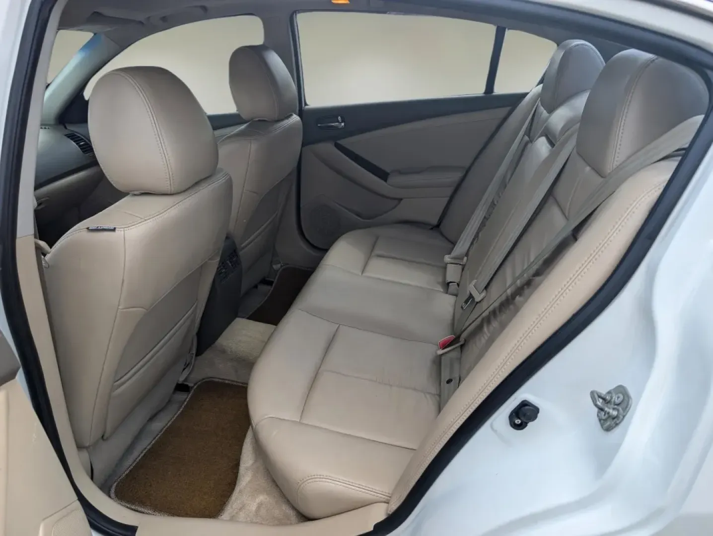 2012 /Blonde Nissan Altima 2.5 SL (1N4AL2APXCC) with an Other engine, located at 804 22nd Ave, Phenix City, AL, 36870, (334) 297-1860, 32.484749, -85.024475 - **Discover Comfort and Style with the 2012 Nissan Altima at Gils Auto!**<br /> <br /> Looking for a reliable vehicle that perfectly balances comfort, style, and practicality? The 2012 Nissan Altima is ideal for long commutes and weekend getaways alike! This sleek sedan combines a smooth ride with im - Photo#10