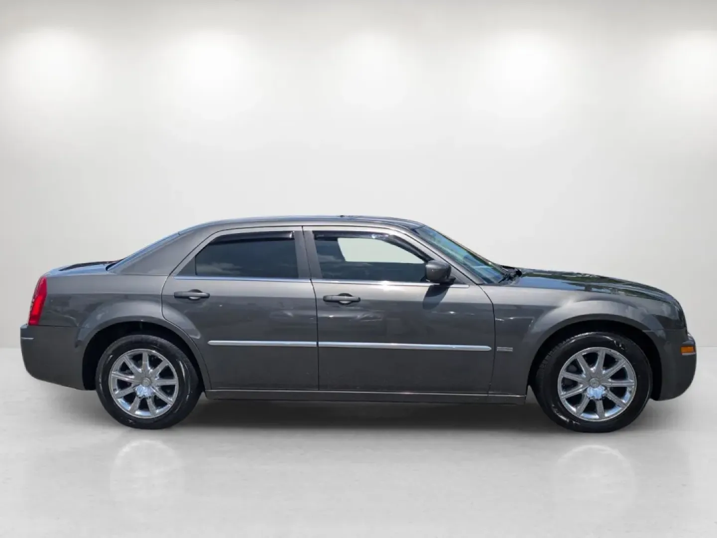 2009 /Dark slate gray Chrysler 300 Touring (2C3KA53V69H) with an Other engine, located at 804 22nd Ave, Phenix City, AL, 36870, (334) 297-1860, 32.484749, -85.024475 - Welcome to a new chapter in your driving experience! Whether you're navigating the bustling streets of Phenix City or embarking on a weekend getaway, the 2009 Chrysler 300 Touring is the perfect vehicle for those seeking a blend of comfort, style, and reliability. With its deep Dark Titanium Metalli - Photo#4