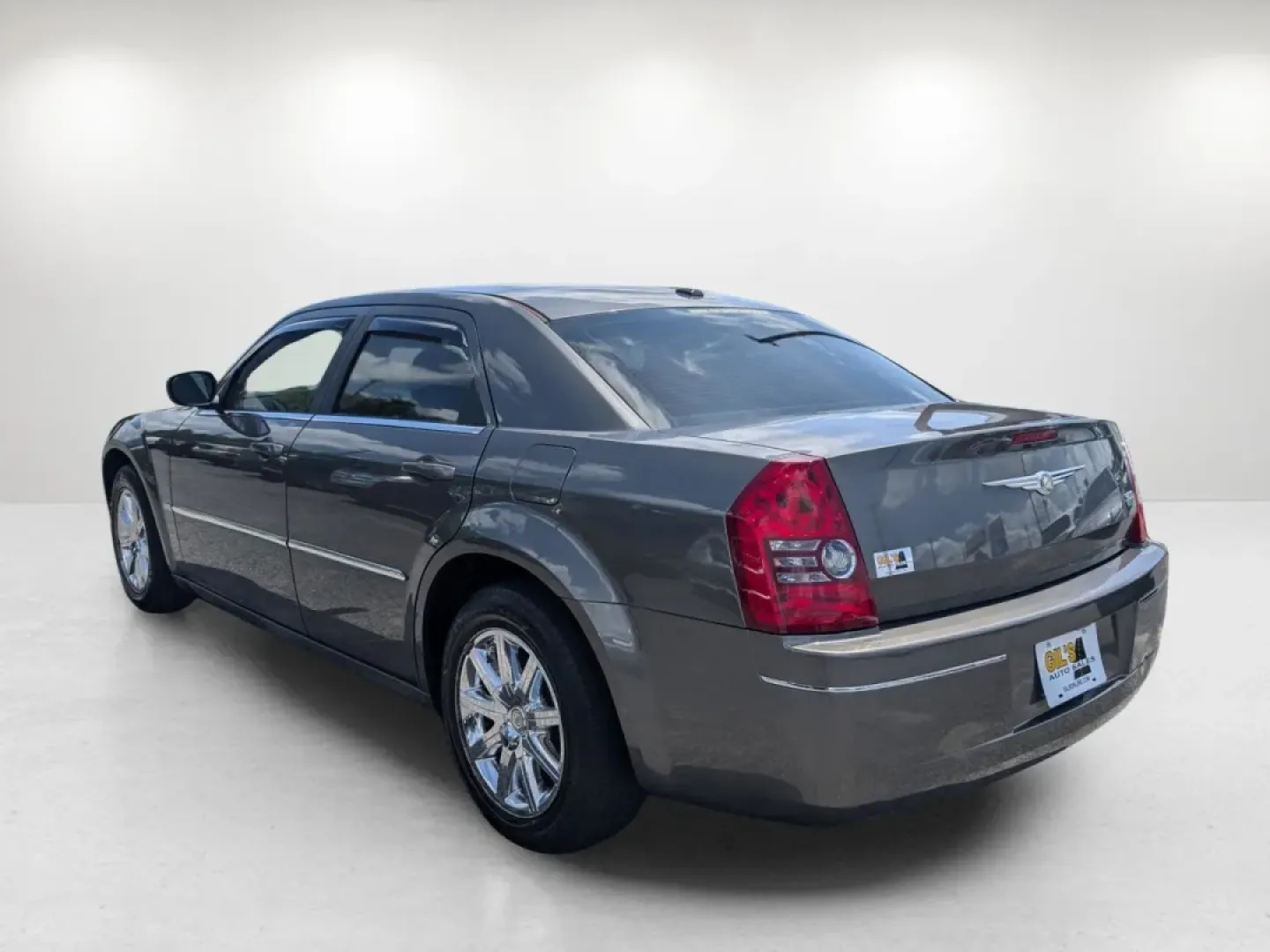 2009 /Dark slate gray Chrysler 300 Touring (2C3KA53V69H) with an Other engine, located at 804 22nd Ave, Phenix City, AL, 36870, (334) 297-1860, 32.484749, -85.024475 - Welcome to a new chapter in your driving experience! Whether you're navigating the bustling streets of Phenix City or embarking on a weekend getaway, the 2009 Chrysler 300 Touring is the perfect vehicle for those seeking a blend of comfort, style, and reliability. With its deep Dark Titanium Metalli - Photo#7