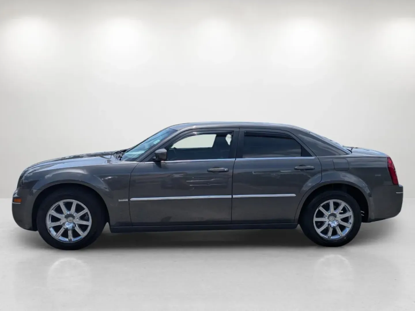 2009 /Dark slate gray Chrysler 300 Touring (2C3KA53V69H) with an Other engine, located at 804 22nd Ave, Phenix City, AL, 36870, (334) 297-1860, 32.484749, -85.024475 - Welcome to a new chapter in your driving experience! Whether you're navigating the bustling streets of Phenix City or embarking on a weekend getaway, the 2009 Chrysler 300 Touring is the perfect vehicle for those seeking a blend of comfort, style, and reliability. With its deep Dark Titanium Metalli - Photo#8