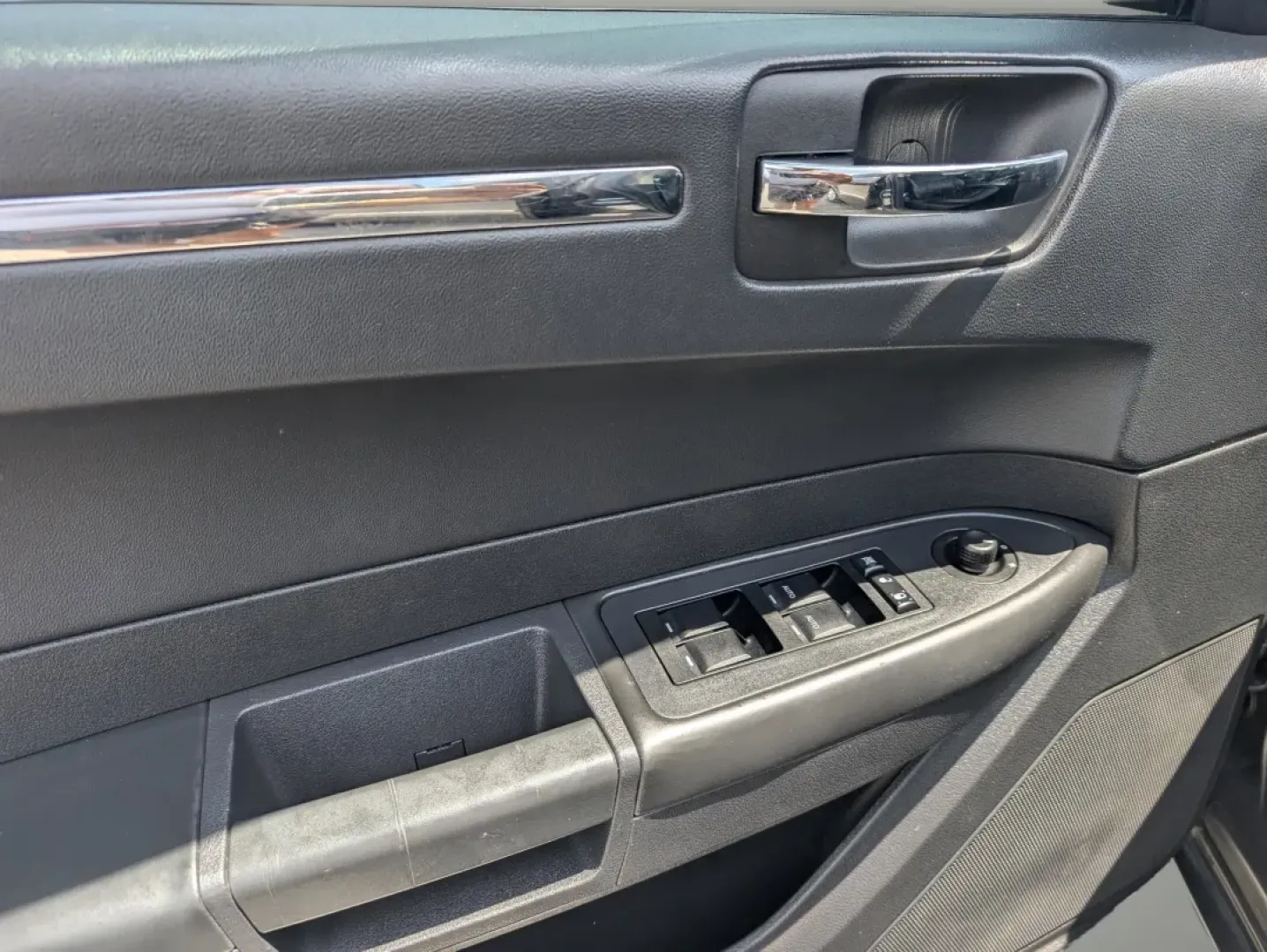 2009 /Dark slate gray Chrysler 300 Touring (2C3KA53V69H) with an Other engine, located at 804 22nd Ave, Phenix City, AL, 36870, (334) 297-1860, 32.484749, -85.024475 - Welcome to a new chapter in your driving experience! Whether you're navigating the bustling streets of Phenix City or embarking on a weekend getaway, the 2009 Chrysler 300 Touring is the perfect vehicle for those seeking a blend of comfort, style, and reliability. With its deep Dark Titanium Metalli - Photo#9