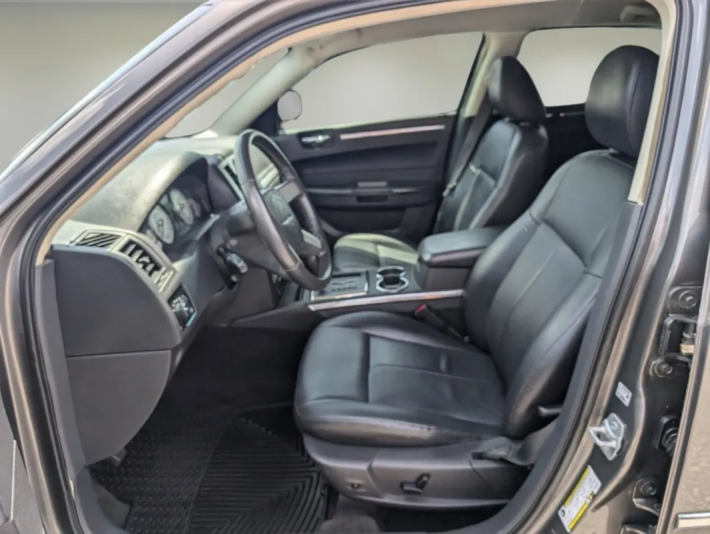 2009 /Dark slate gray Chrysler 300 Touring (2C3KA53V69H) with an Other engine, located at 804 22nd Ave, Phenix City, AL, 36870, (334) 297-1860, 32.484749, -85.024475 - Welcome to a new chapter in your driving experience! Whether you're navigating the bustling streets of Phenix City or embarking on a weekend getaway, the 2009 Chrysler 300 Touring is the perfect vehicle for those seeking a blend of comfort, style, and reliability. With its deep Dark Titanium Metalli - Photo#10